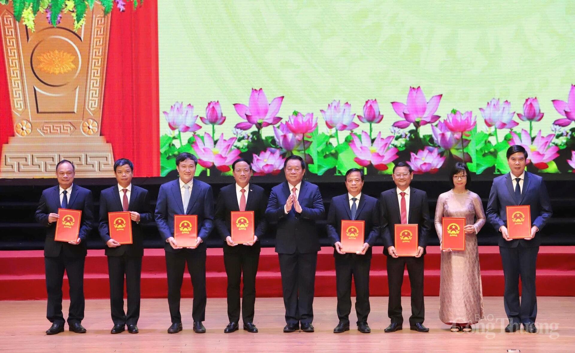 Trao Quyết định của Thủ tướng Chính phủ về chỉ định Chủ tịch, Phó Chủ tịch UBND tỉnh