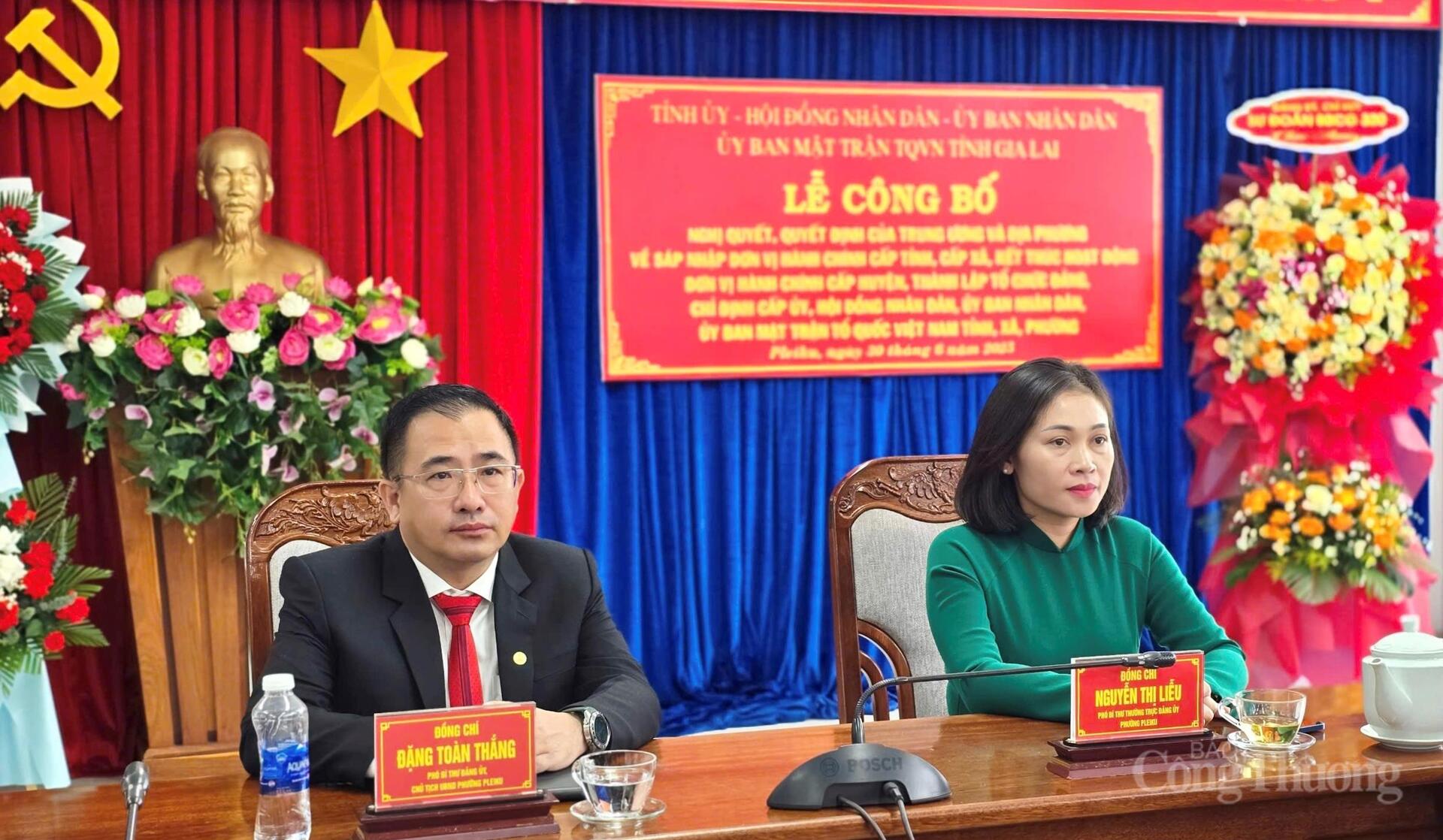 Quang cảnh lễ công bố nghị quyết, các quyết định tại điểm cầu phường Pleiku. Ảnh: Hiền Mai