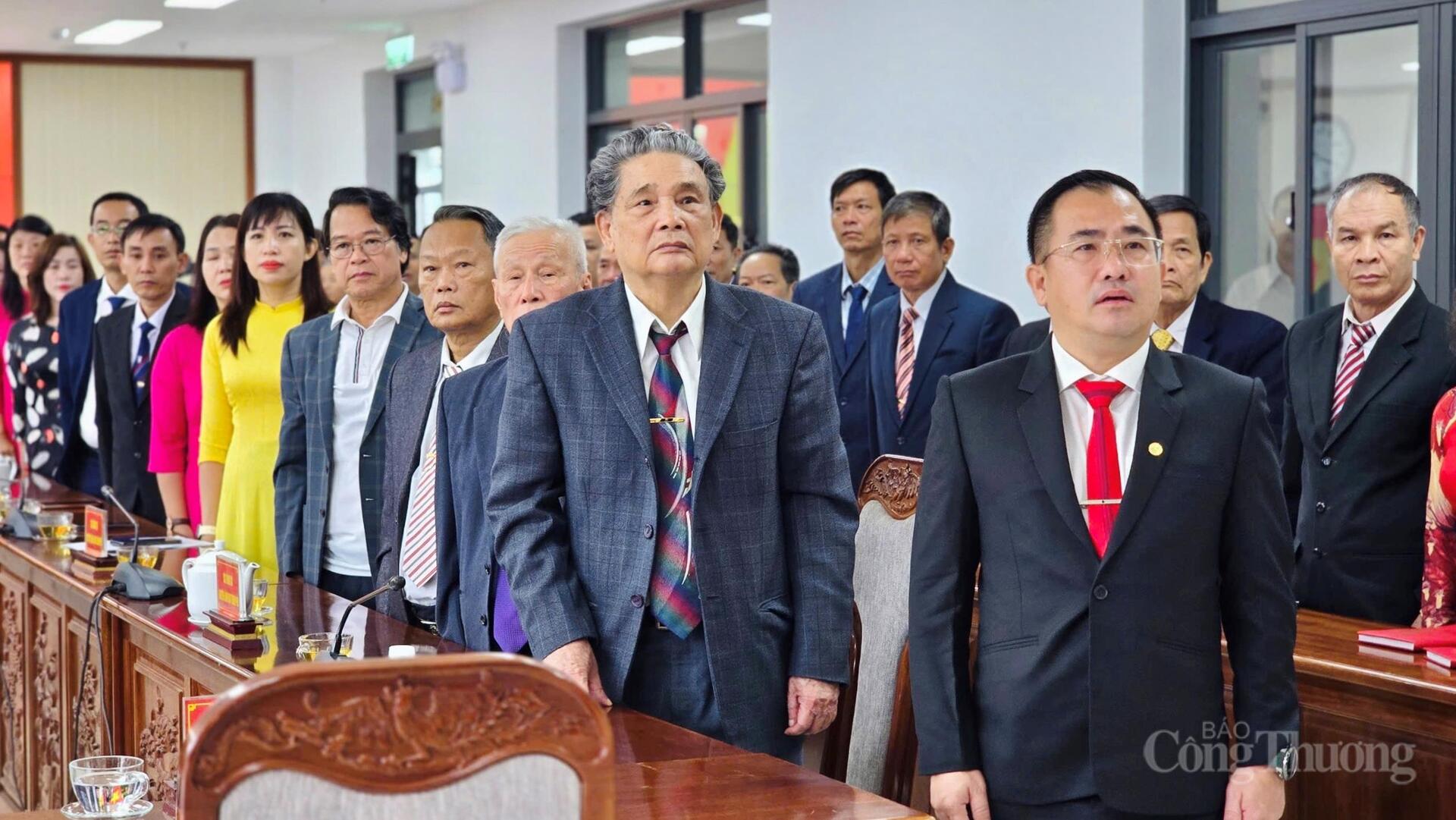 Quang cảnh lễ công bố nghị quyết, các quyết định tại điểm cầu phường Pleiku. Ảnh: Hiền Mai