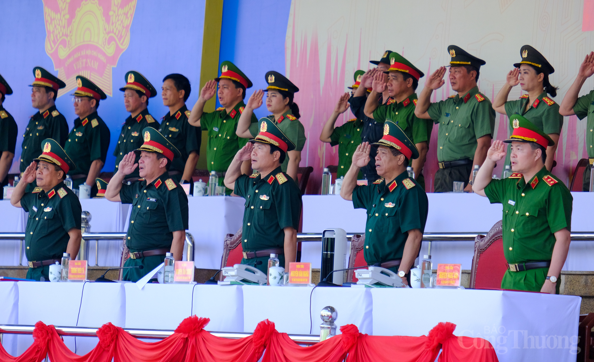 Đại tướng Nguyễn Tân Cương, Tổng Tham mưu trưởng Quân đội nhân dân Việt Nam, Thứ trưởng Bộ Quốc phòng chủ trì kiểm tra tổng hợp luyện.