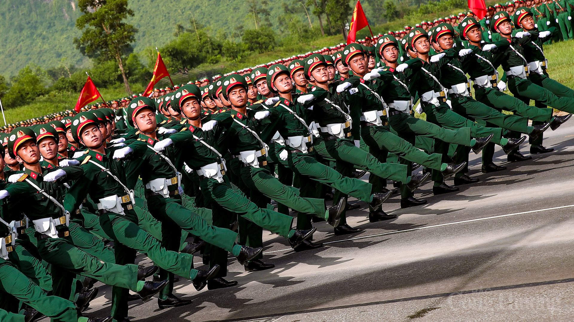 Giáo án huấn luyện dày đặc diễn ra trong thời điểm miền Bắc có diễn biến thời tiết khắc nghiệt đã khiến nhiều chiến sĩ gặp vấn đề về sức khỏe. Tuy nhiên, vượt lên trên tất cả, các cán bộ, chiến sĩ tham gia lễ diễu binh, diễu hành đã phát huy tinh thần trách nhiệm, vượt nắng thắng mưa, phấn đấu hoàn thành xuất sắc nhiệm vụ.