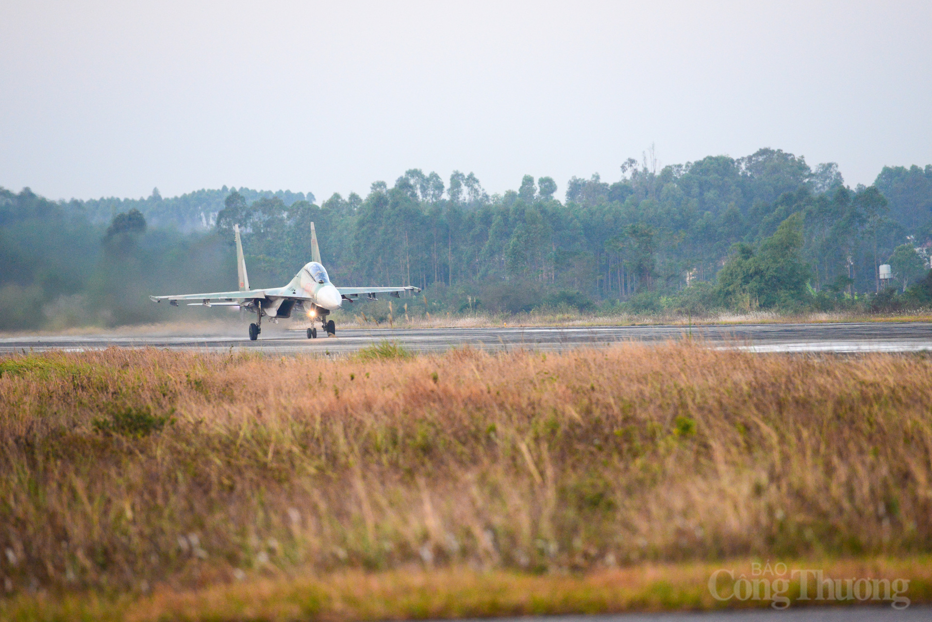 Hổ mang chúa Su-30MK2 sẵn sàng xuất kích