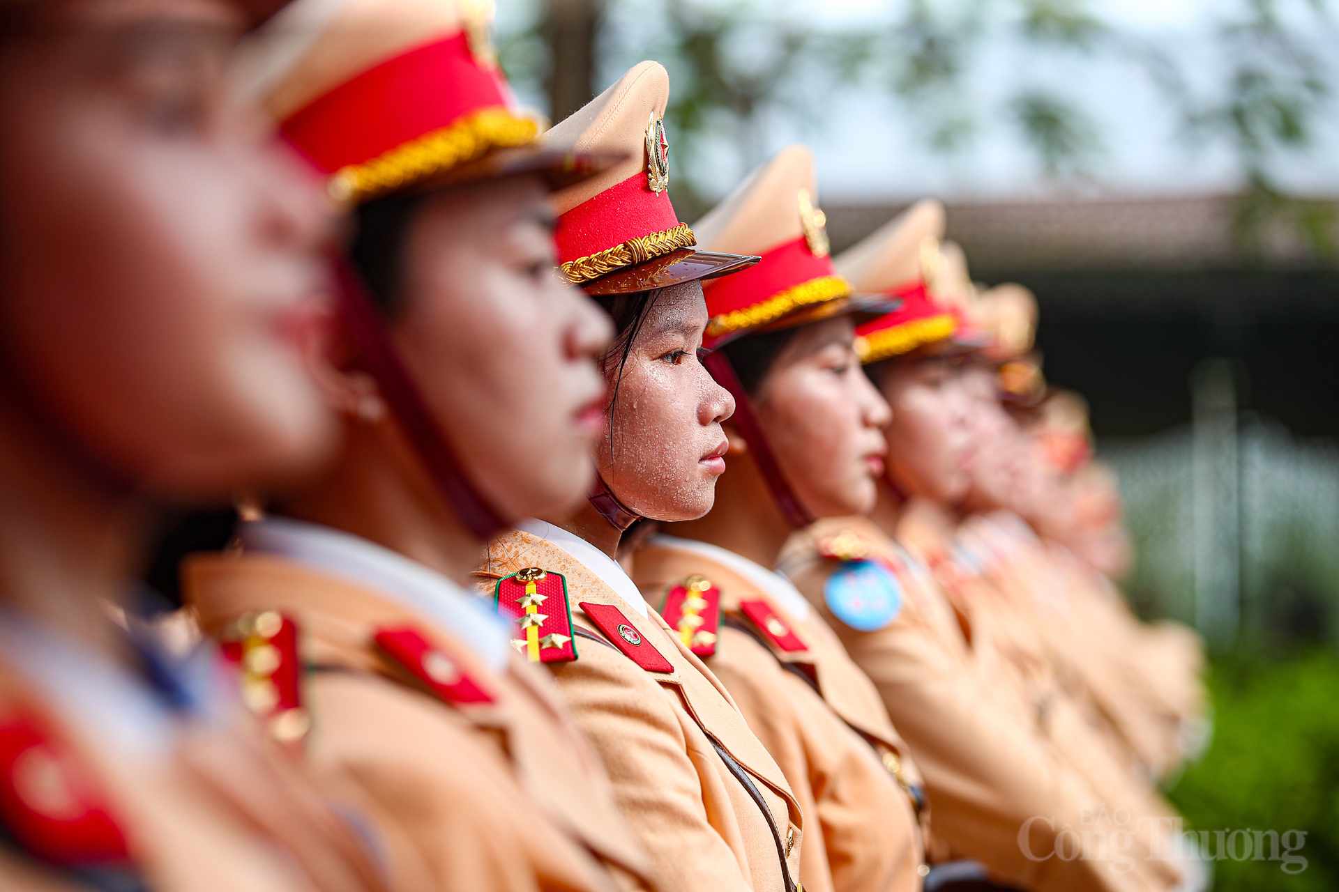 Khối "Nữ sĩ quan An ninh nhân dân", "Nữ sĩ quan Cảnh sát giao thông" là những học viên đến từ Học viện An ninh nhân dân, Trường Đại học Cảnh sát nhân dân, Trường Đại học Kỹ thuật - Hậu cần Công an nhân dân và các trường công an khu vực phía Bắc, miền Nam.