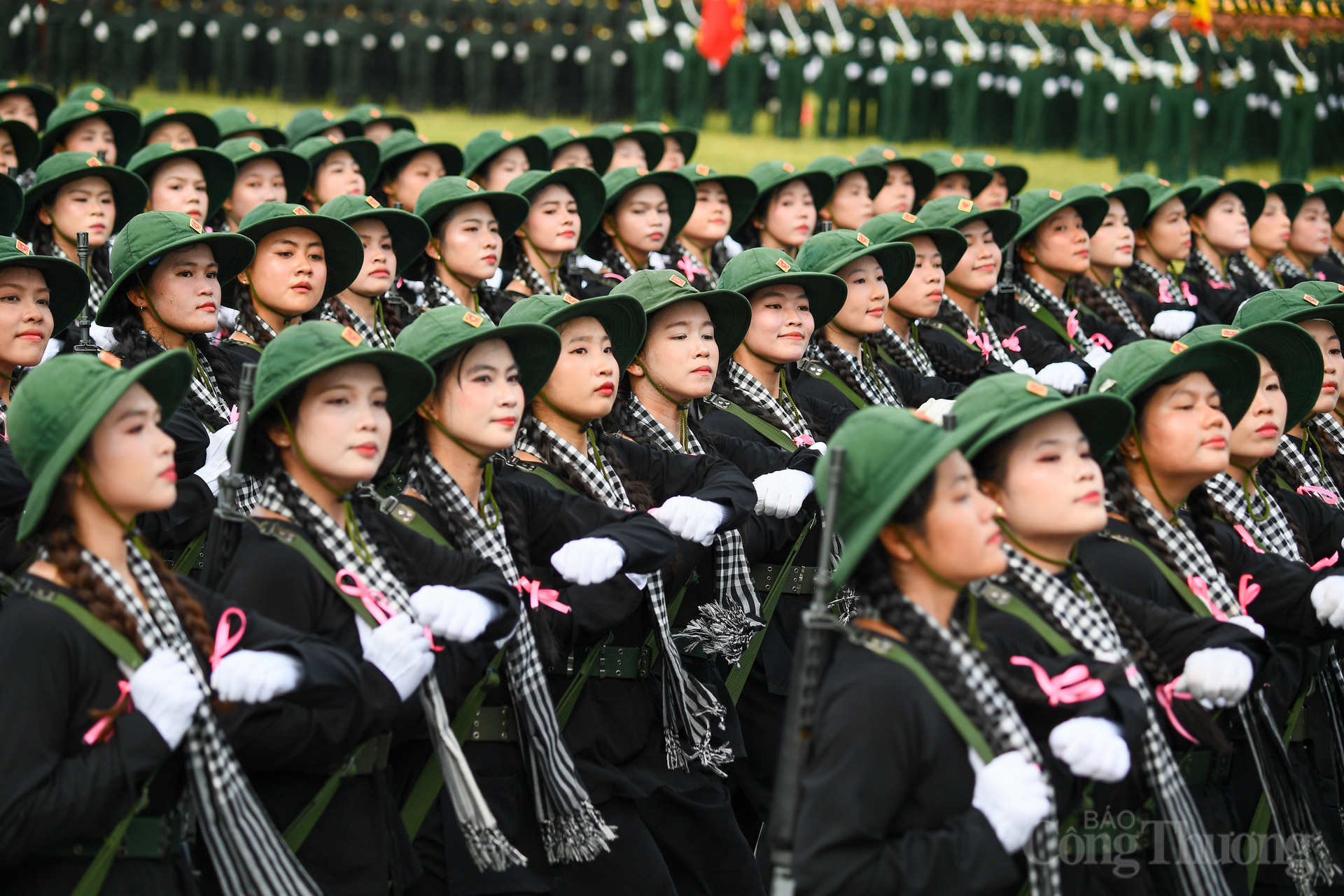 Các khối nữ diễu duyệt có nhiều tiến bộ so với lần tổng hợp luyện lần 1 ngày 17/7