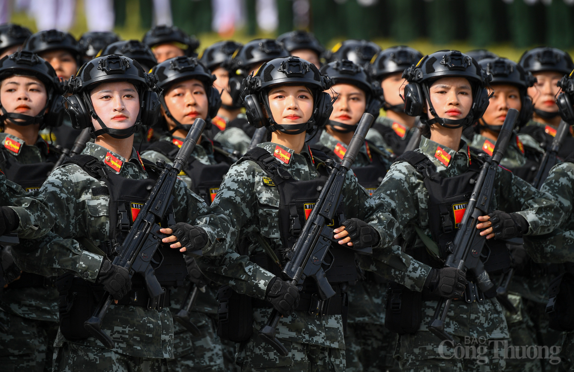 Khối nữ Cảnh sát đặc nhiệm.