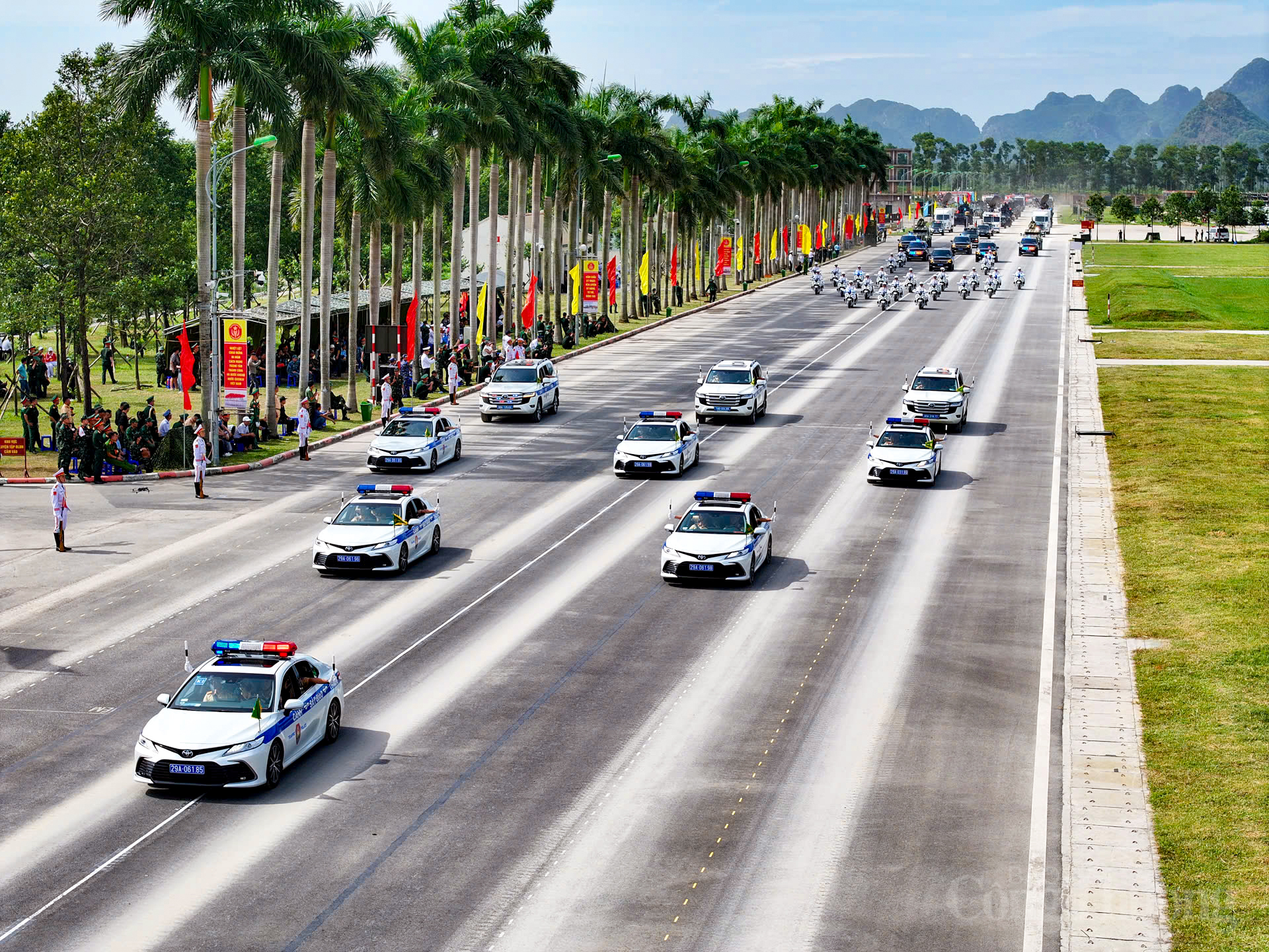 Cùng với khối khí tài hiện đại của Quân đội, các khối xe đặc chủng của Công an đã phô diễn sức mạnh được hiện đại hoá trong thời gian vừa qua.