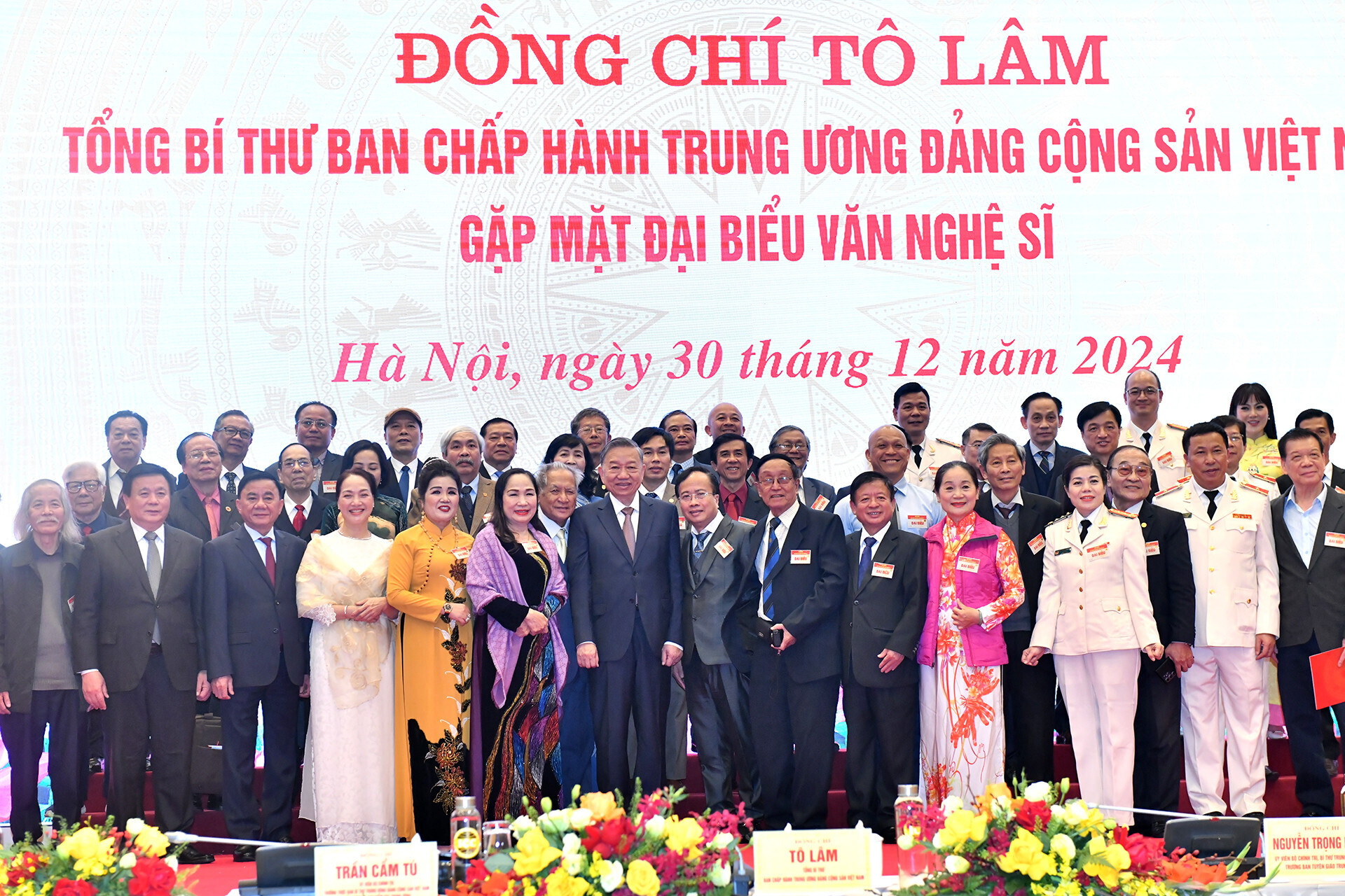 Sứ mệnh 'vừa giữ lửa, vừa thắp sáng', cùng đất nước vươn mình - 5