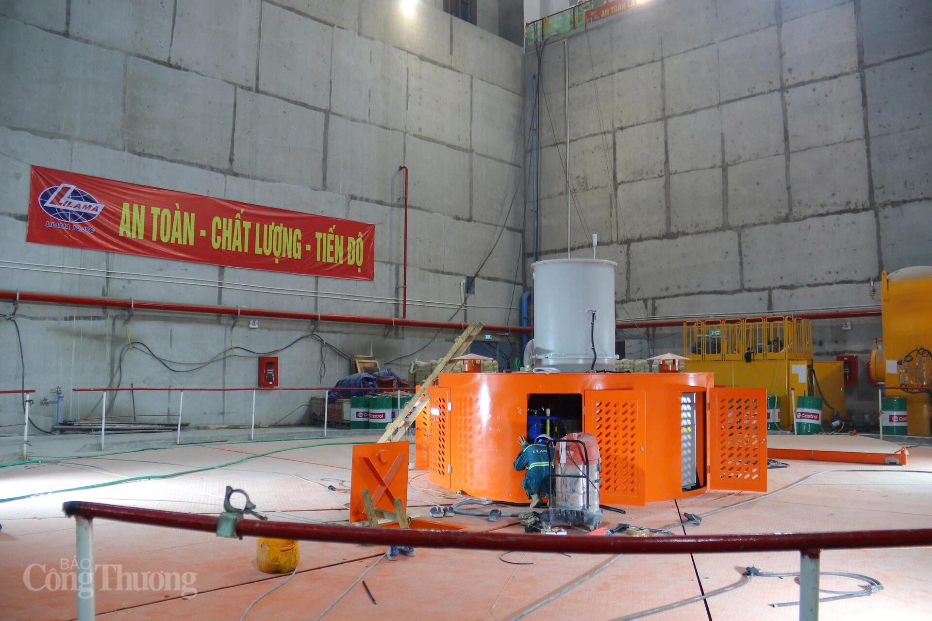 Mọi hạng mục đang thi công khẩn trương đảm bảo sẵn sàng phát điện tổ máy số 1 đúng tiến độ. Ảnh: Thanh Tuấn