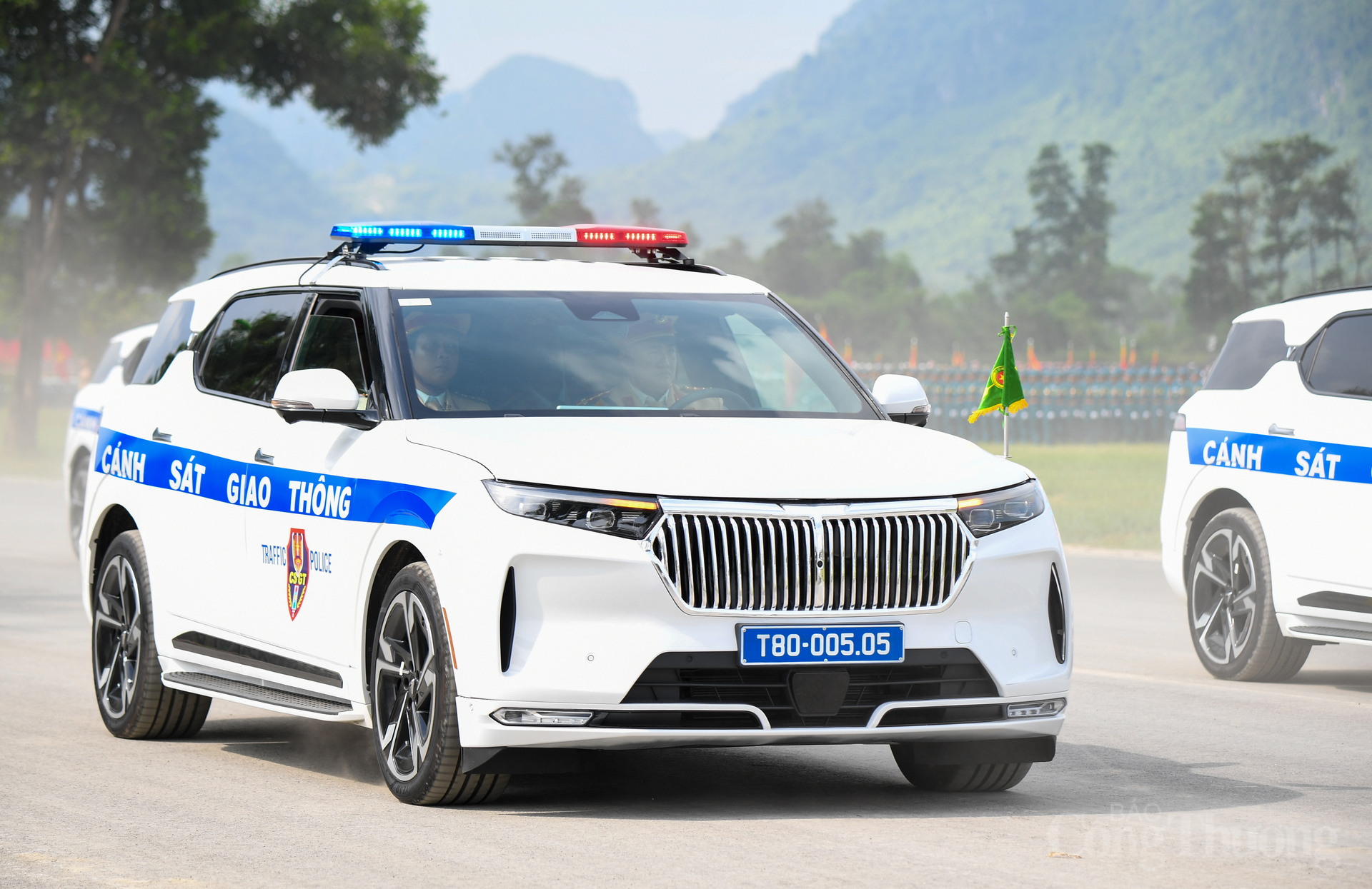Khối xe chỉ huy giao thông của lực lượng Công an nhân dân có sự thay đổi lớn với dòng xe điện VF9 - mẫu xe được sản xuất trong nước.
