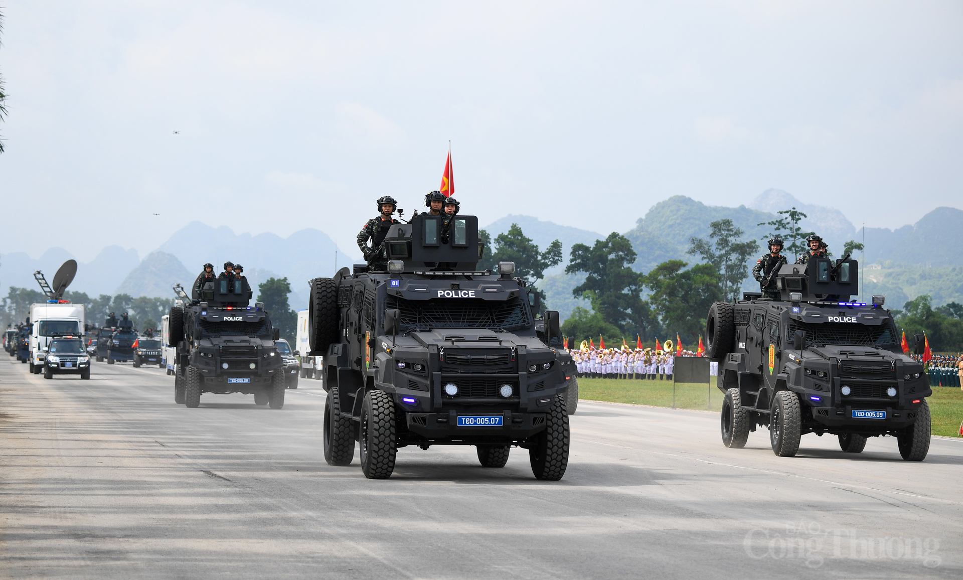 Xe bọc thép hiện đại Kraz spartan được trang bị cho lực lượng Cảnh sát đặc nhiệm có tính cơ động, chiến đấu cao.