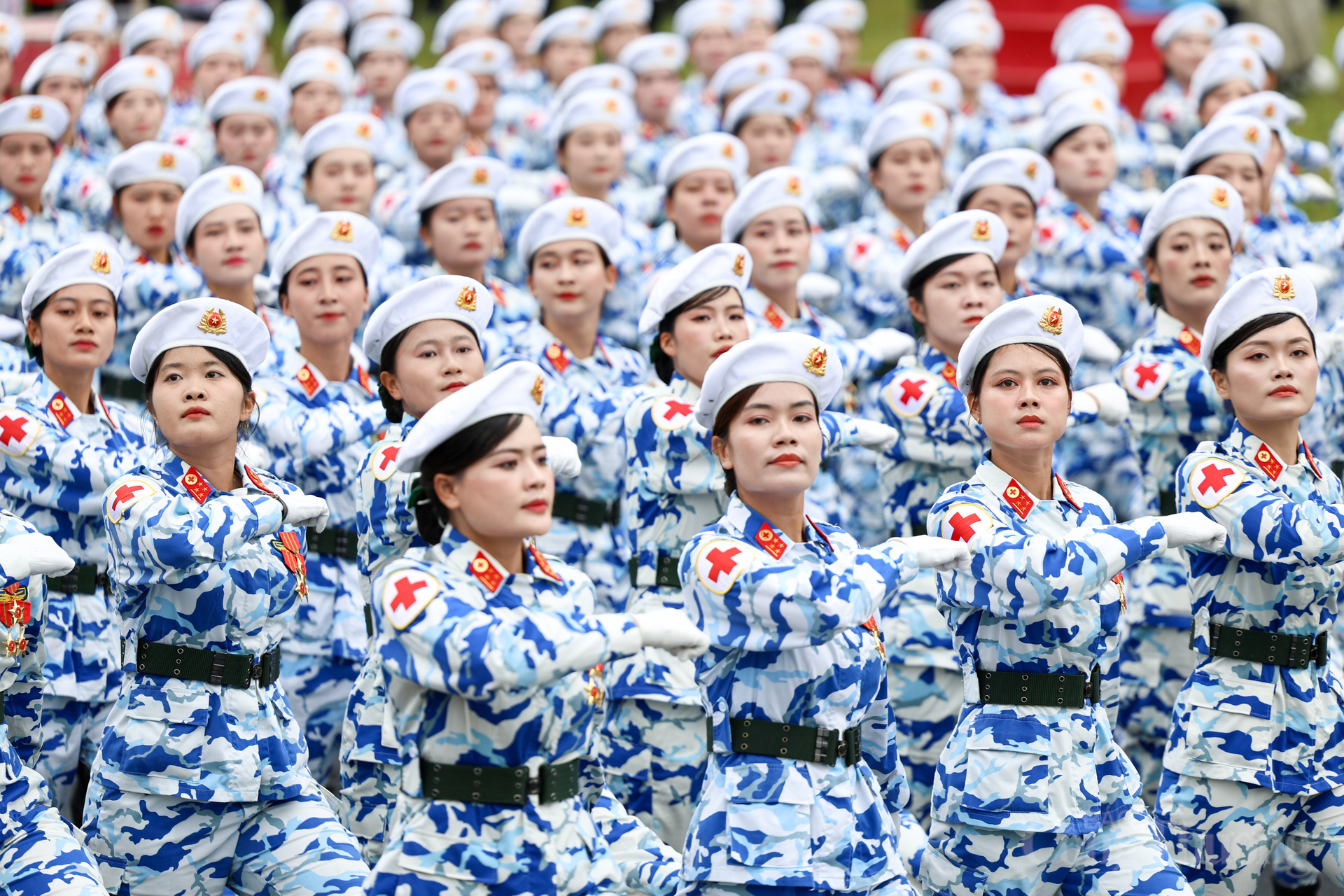 Đại tướng Phan Văn Giang, đã dành những lời khen ngợi đặc biệt cho các khối nữ. Đại tướng nhấn mạnh các khối nữ diễu binh đã "đi rất mạnh, dứt khoát", thể hiện tinh thần không thua kém gì các chiến sĩ nam.