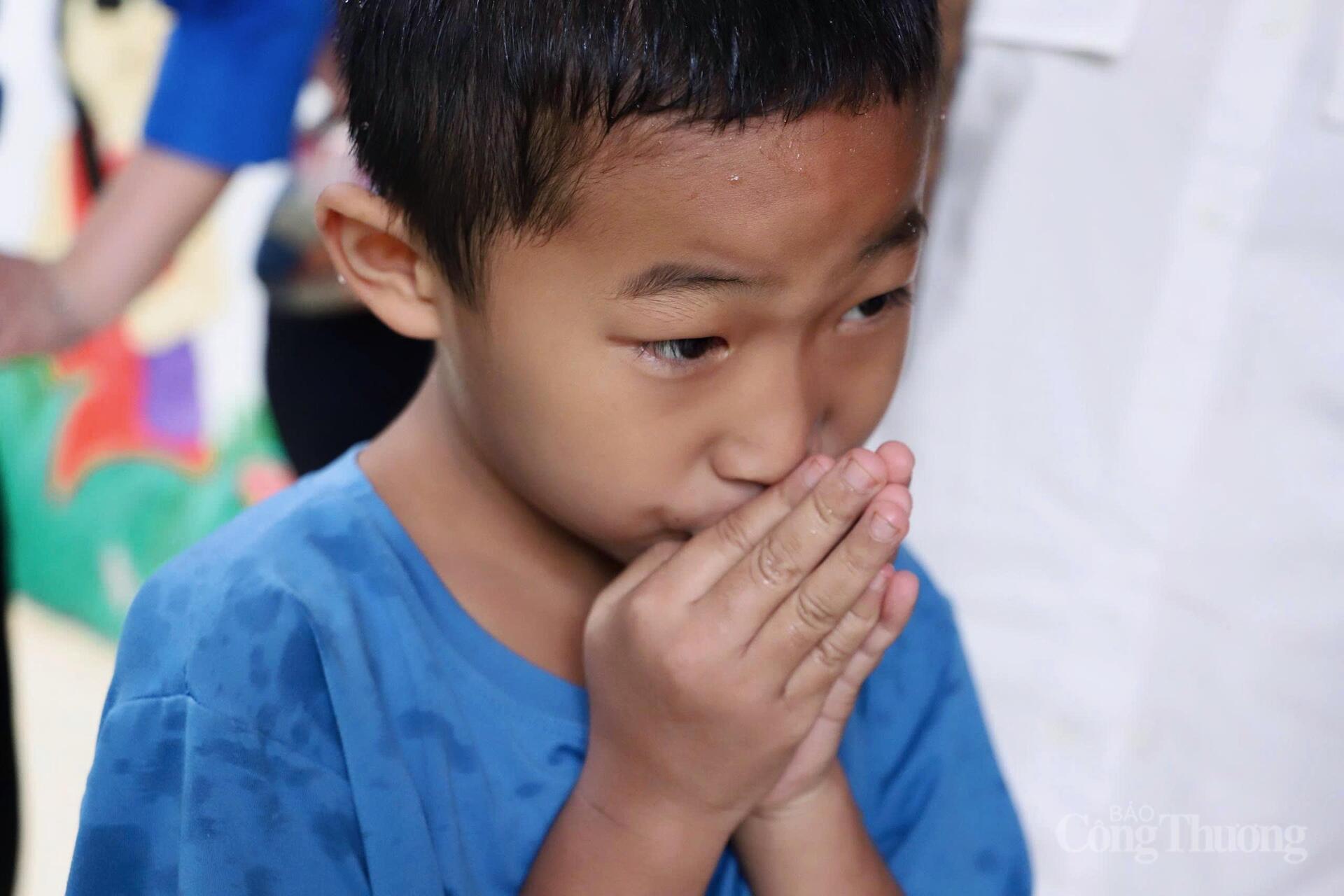 Với các em nhỏ vùng cao, mỗi chiếc áo ấm, mỗi cuốn vở, mỗi bữa ăn đủ đầy đều là một động lực để tiếp tục đến trường, nuôi dưỡng ước mơ và hy vọng.