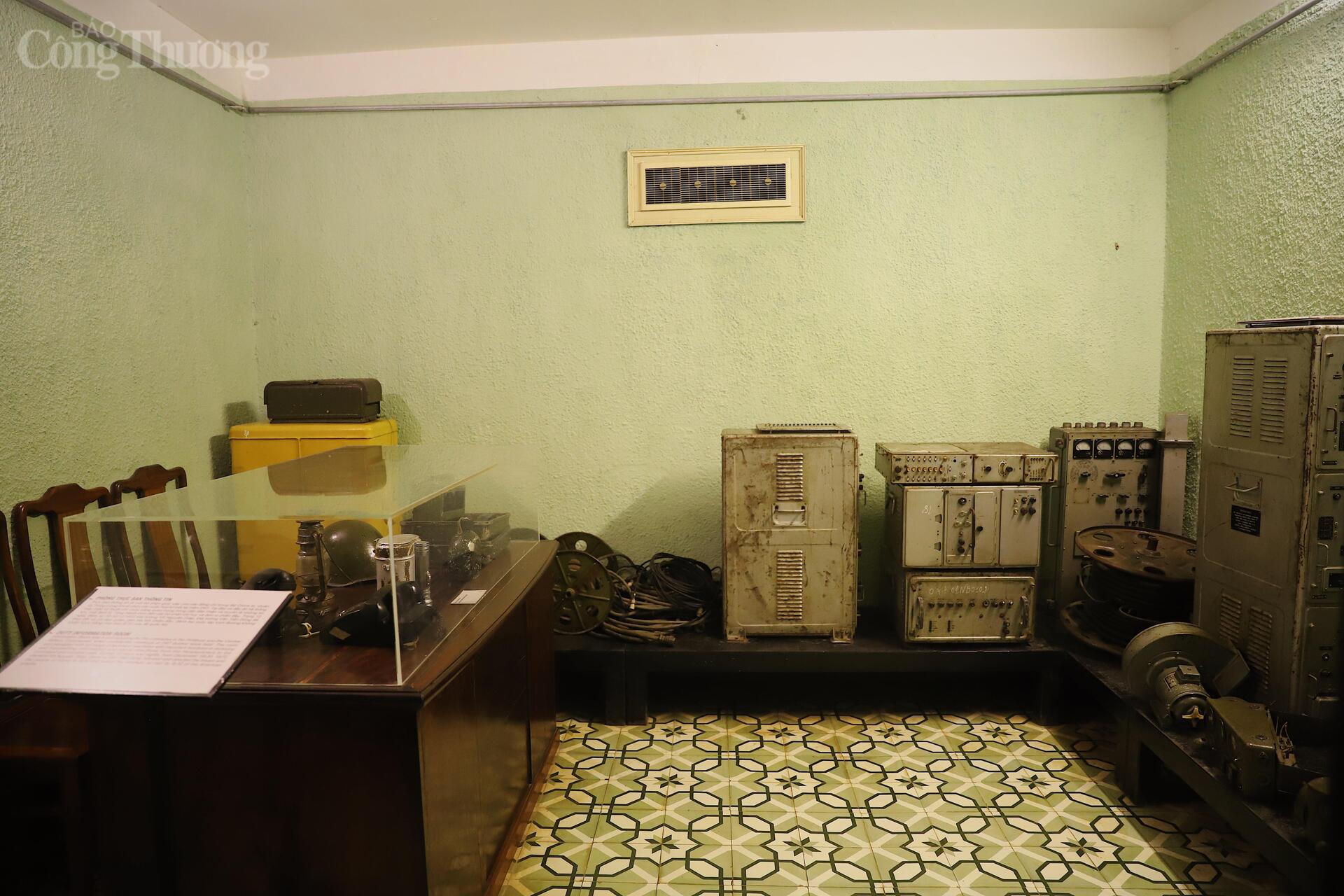 Phòng trực ban thông tin tại hầm D67. Ảnh: Quỳnh Trang