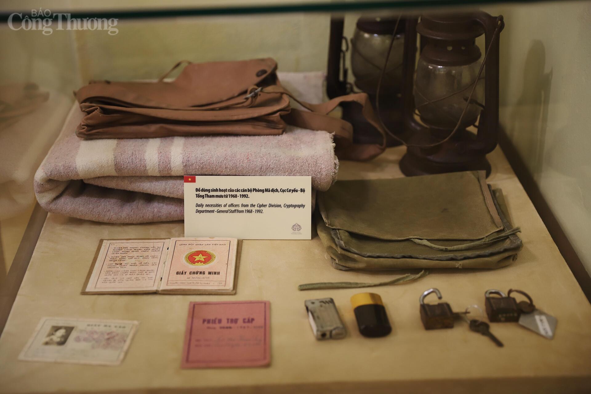 Đồ dùng sinh hoạt của các cán bộ Phòng Mã dịch, Cục Cơ yếu - Bộ Tổng Tham mưu từ 1968 - 1992