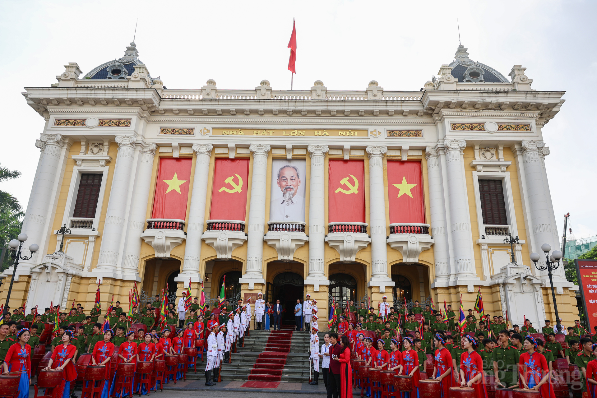 Sáng ngày 23/8, tại Nhà hát Lớn Hà Nội, Bộ Văn hóa, Thể thao và Du lịch trang trọng tổ chức Lễ kỷ niệm 80 năm Ngày truyền thống ngành Văn hóa (28/8/1945 - 28/8/2025)