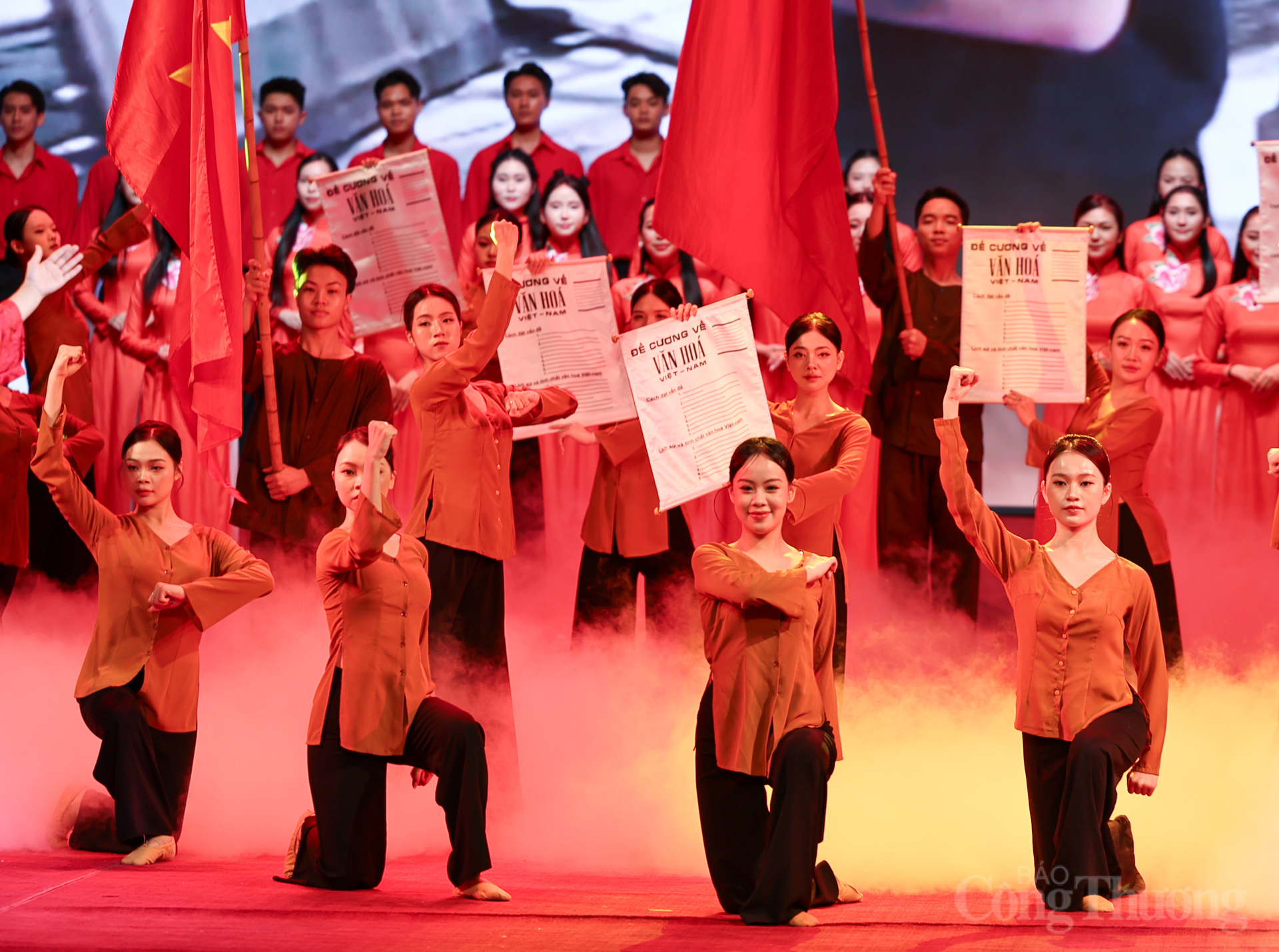 Chương trình nghệ thuật chào mừng đặc sắc, tái hiện hành trình 80 năm đồng hành cùng dân tộc.