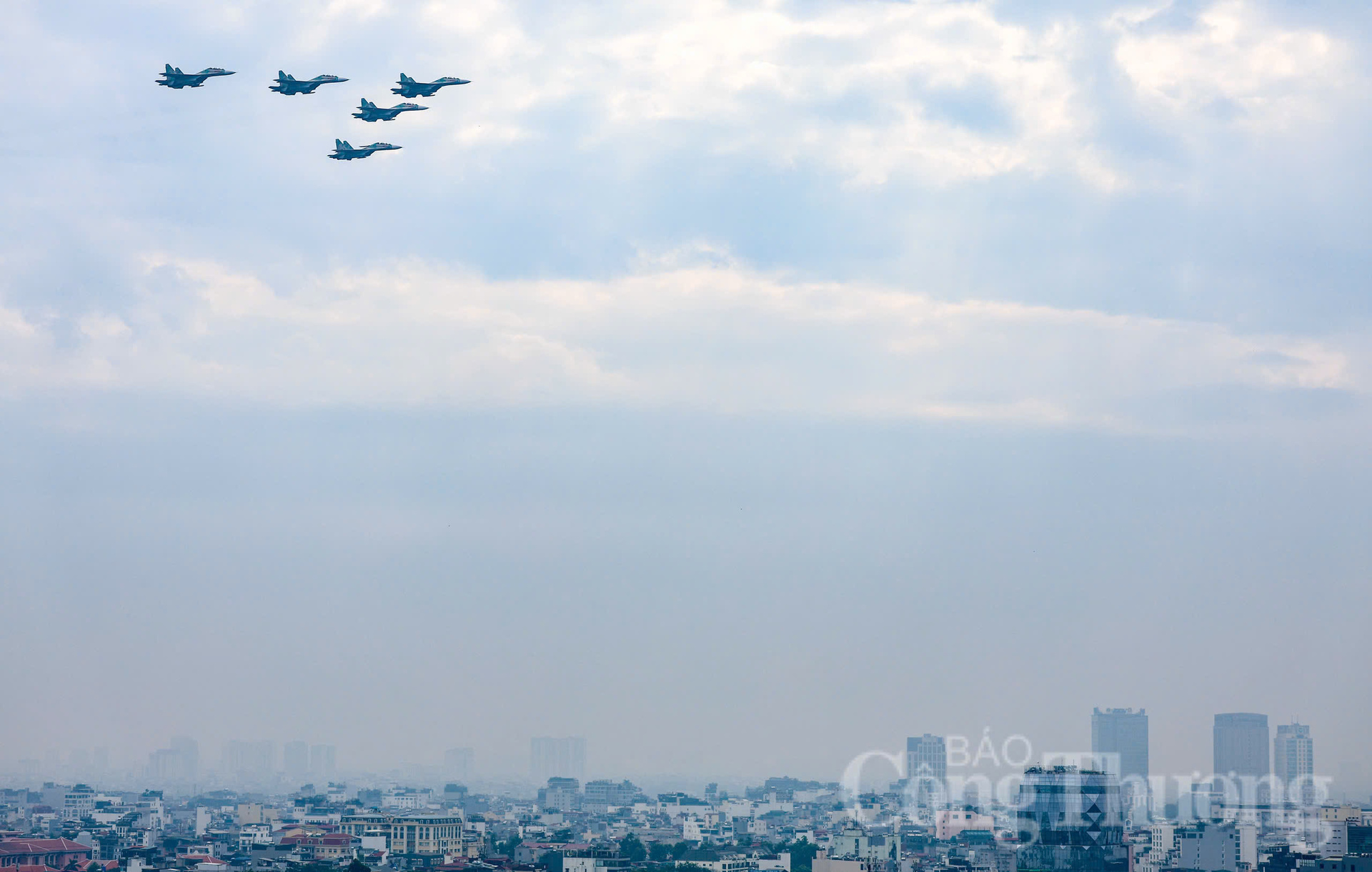 Chiêm ngưỡng Mi-17, CASA, SU-30MK2 uốn lượn trên bầu trời tập luyện cho A80 - 8