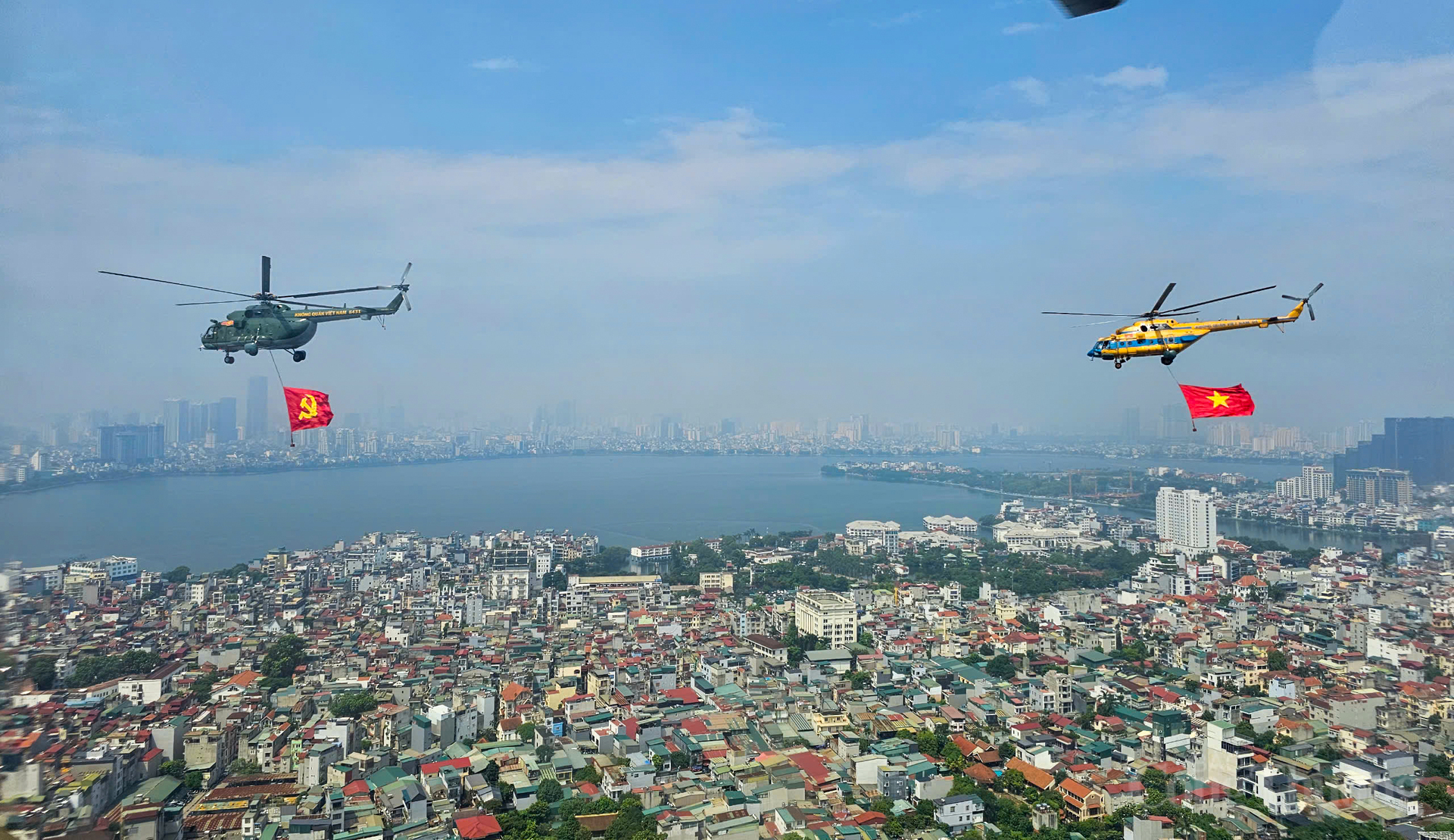 Khu vực Hồ Tây với những khu nhà san sát.