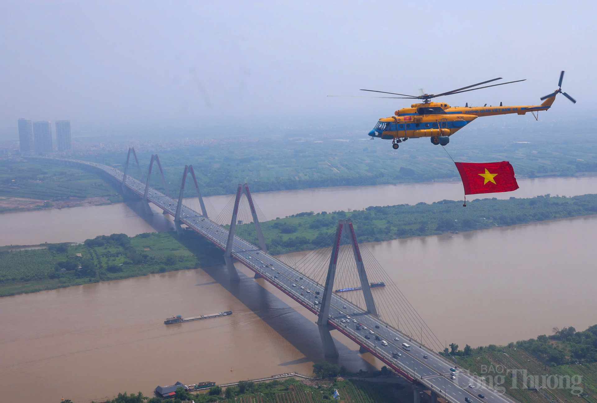 Cầu Nhật Tân - biểu tượng mới của một Hà Nội phát triển hiện đại.