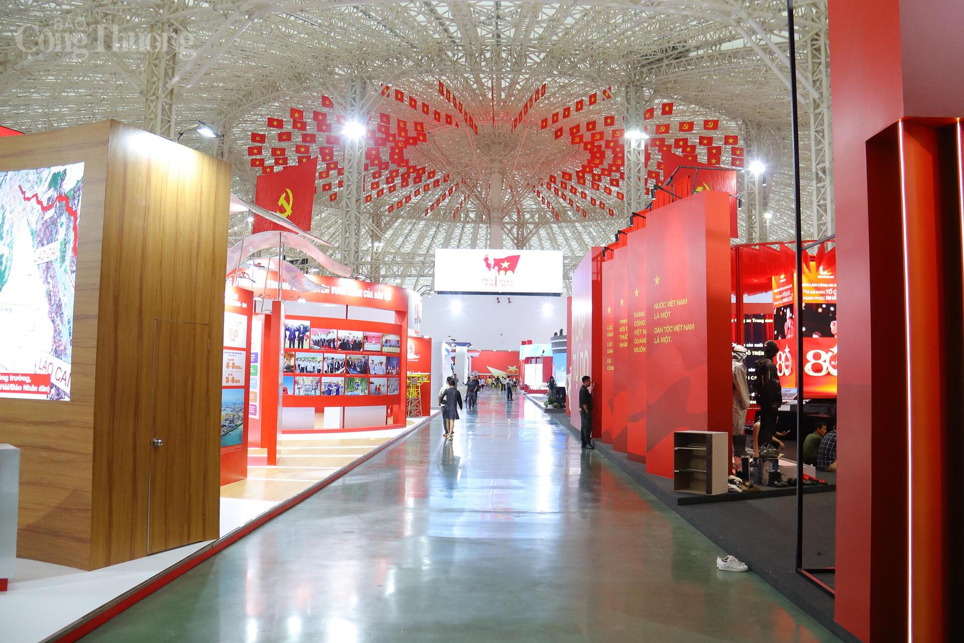 Quang cảnh triển lãm. Ảnh: Thanh Tuấn