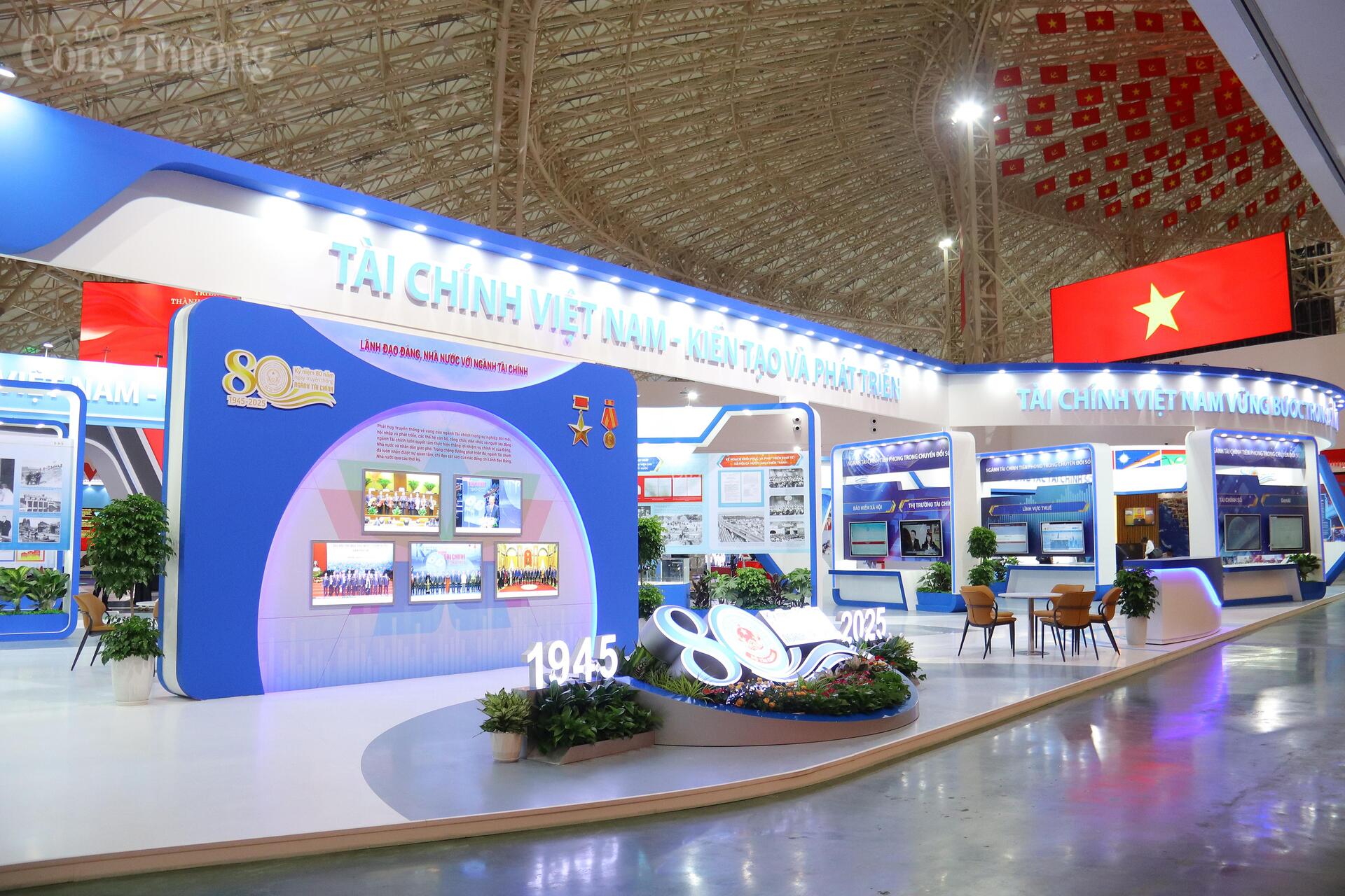 Không gian trưng bày của ngành Tài chính. Ảnh: Thanh Tuấn