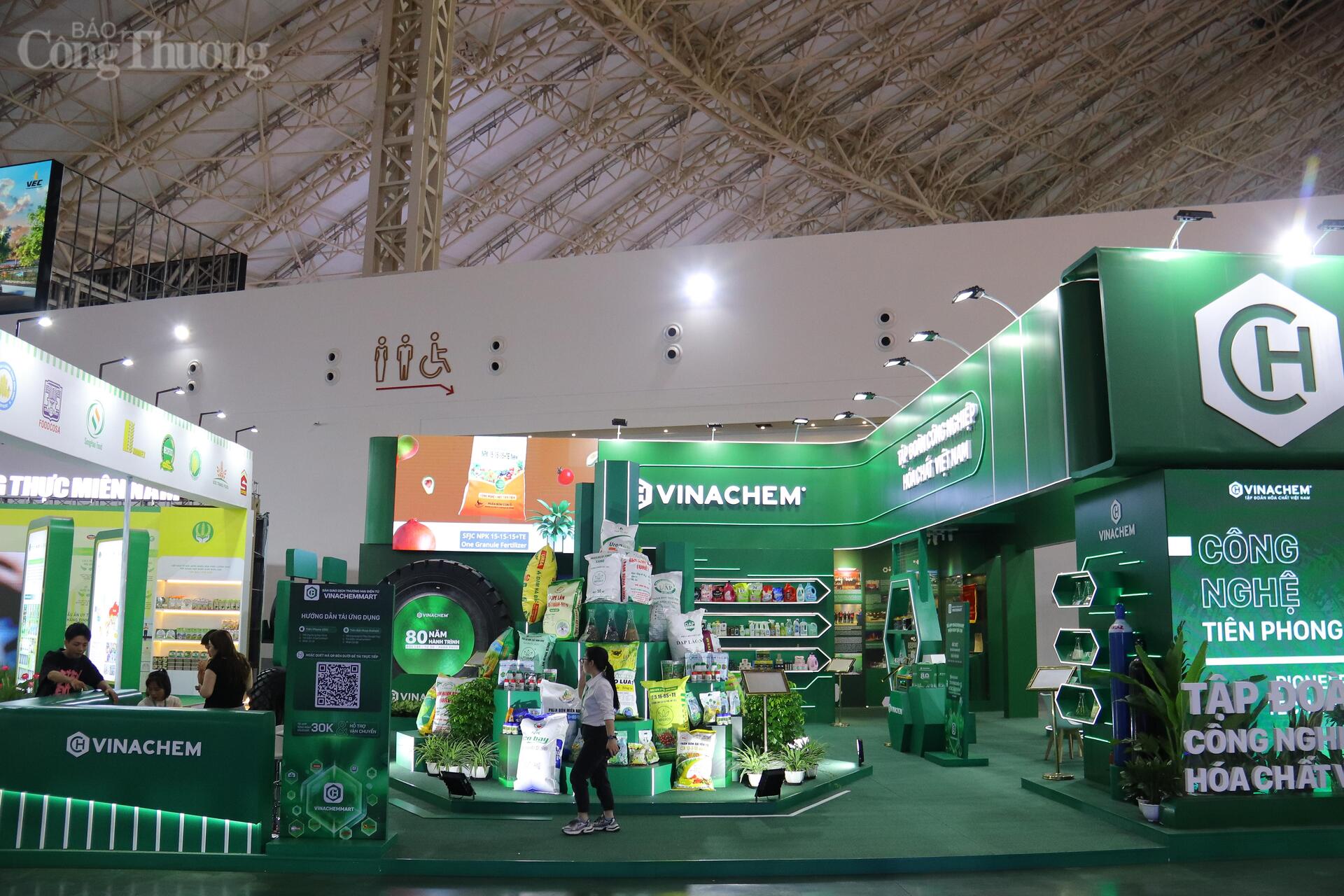 Không gian trưng bày của Vinachem. Ảnh: Thanh Tuấn