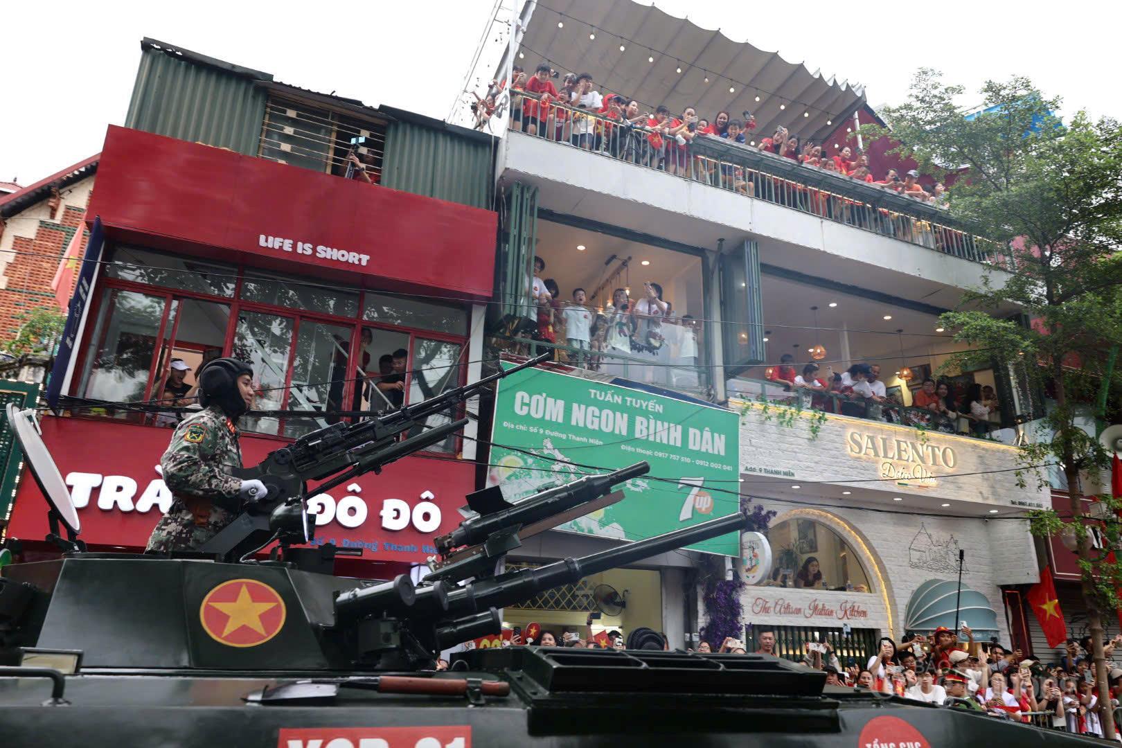 Dàn khí tài, xe đặc chủng hùng mạnh thẳng tiến về Quảng trường Ba Đình - 6