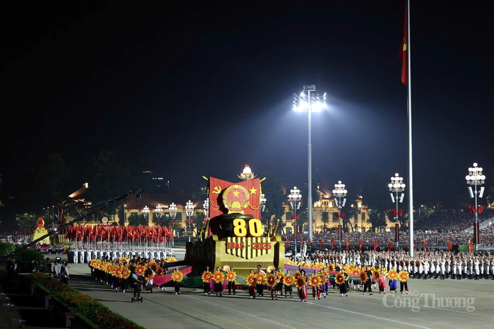 Xe Quốc huy tiến vào Quảng trường Ba Đình