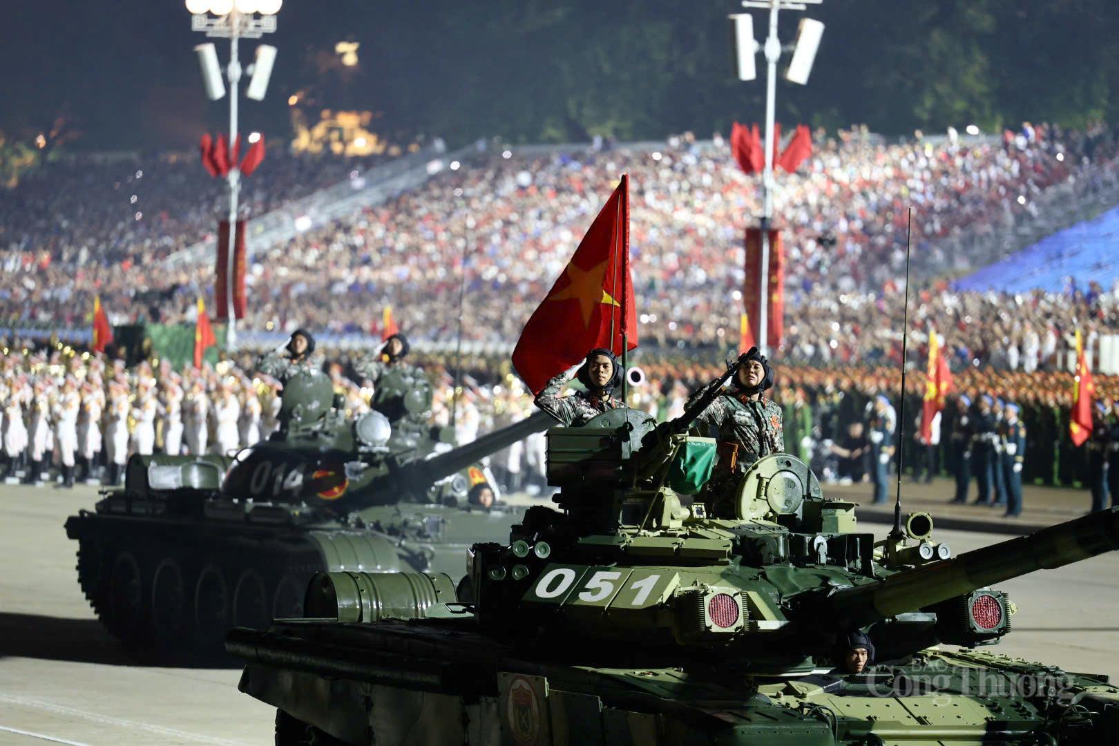 Xe tăng T90 hiên ngang, uy dũng tiến vào Quảng trường Ba Đình