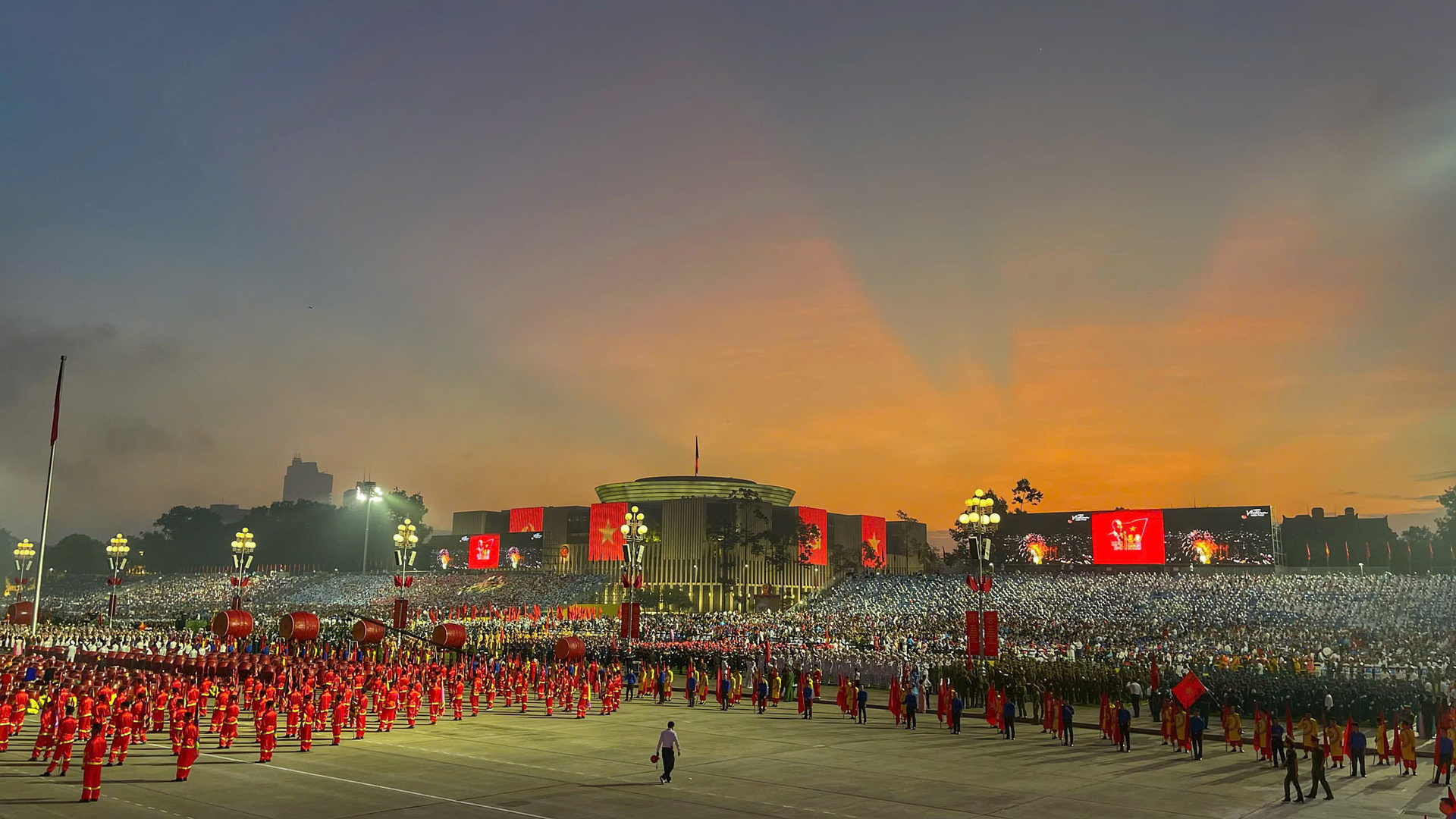6h30 sáng ngày 2/9/2025, Lễ kỷ niệm 80 năm Cách mạng Tháng Tám thành công (19/8/1945 - 19/8/2025) và Quốc khánh nước Cộng hòa xã hội chủ nghĩa Việt Nam (02/9/1945 - 02/9/2025)