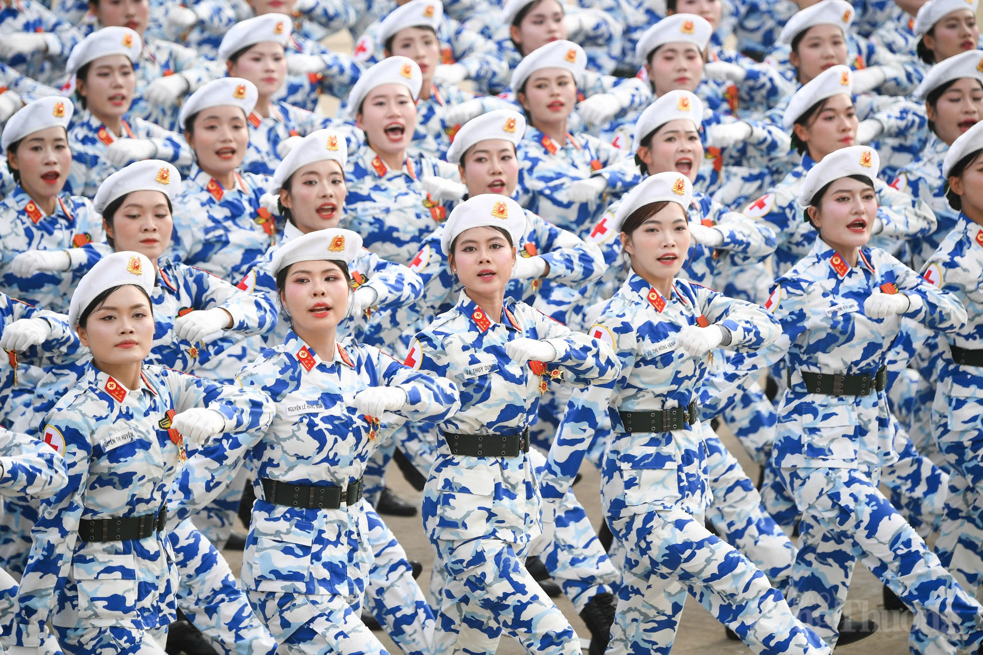 khối nữ Sĩ quan Quân y