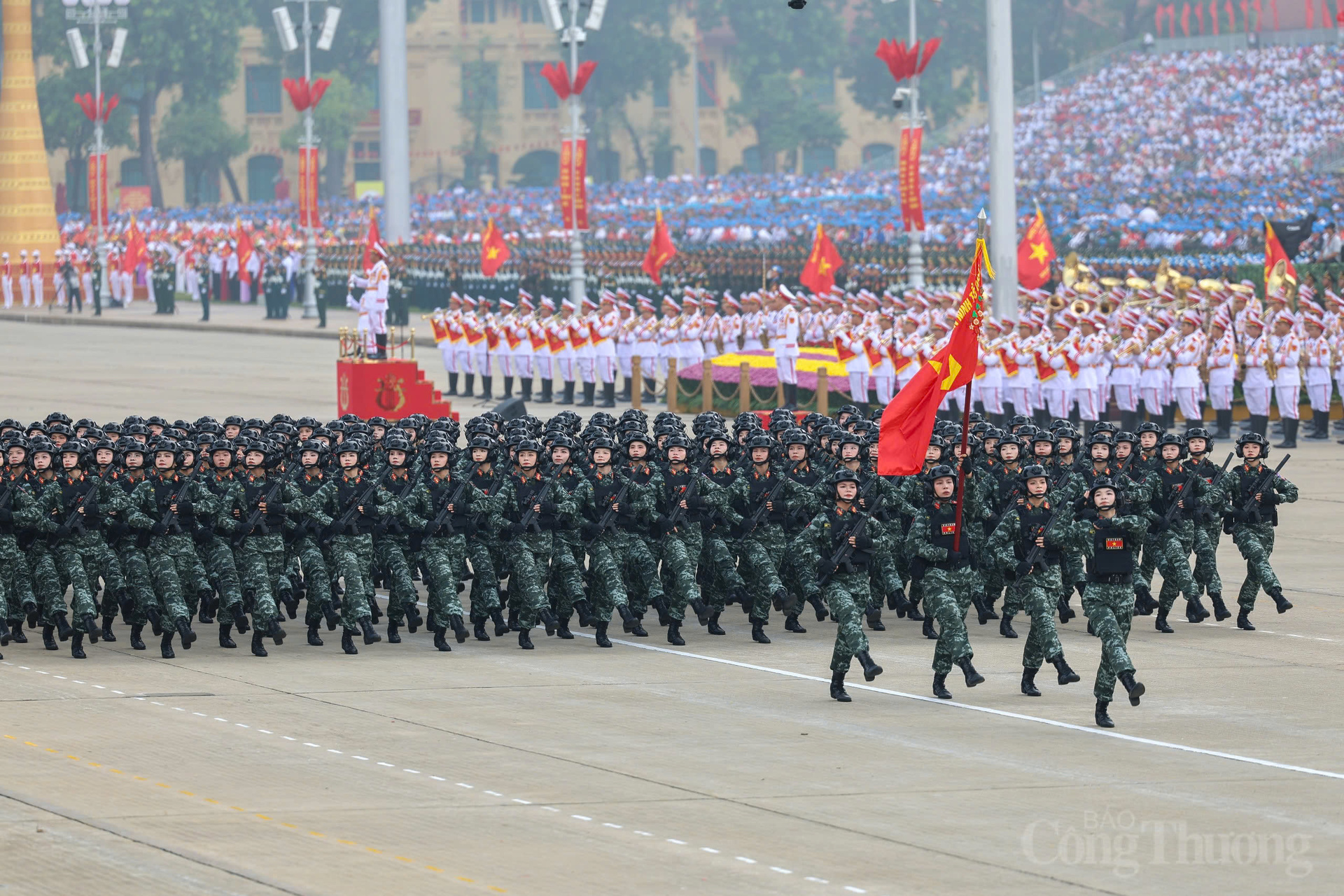 Là những “bông hồng thép” rất kiên cường, mạnh mẽ của lực lượng Công an nhân dân. Các nữ chiến sĩ Cảnh sát đặc nhiệm luôn phát huy truyền thống “Vì nước quên thân, vì dân phục vụ”, quyết tâm nâng cao chất lượng huấn luyện, trình độ và khả năng tác chiến, sẵn sàng đối mặt với hiểm nguy, nhận và hoàn thành xuất sắc nhiệm vụ được giao, lập nhiều chiến công xuất sắc, trở thành niềm tự hào của công an nhân dân và là tấm gương cho thế hệ trẻ noi theo.