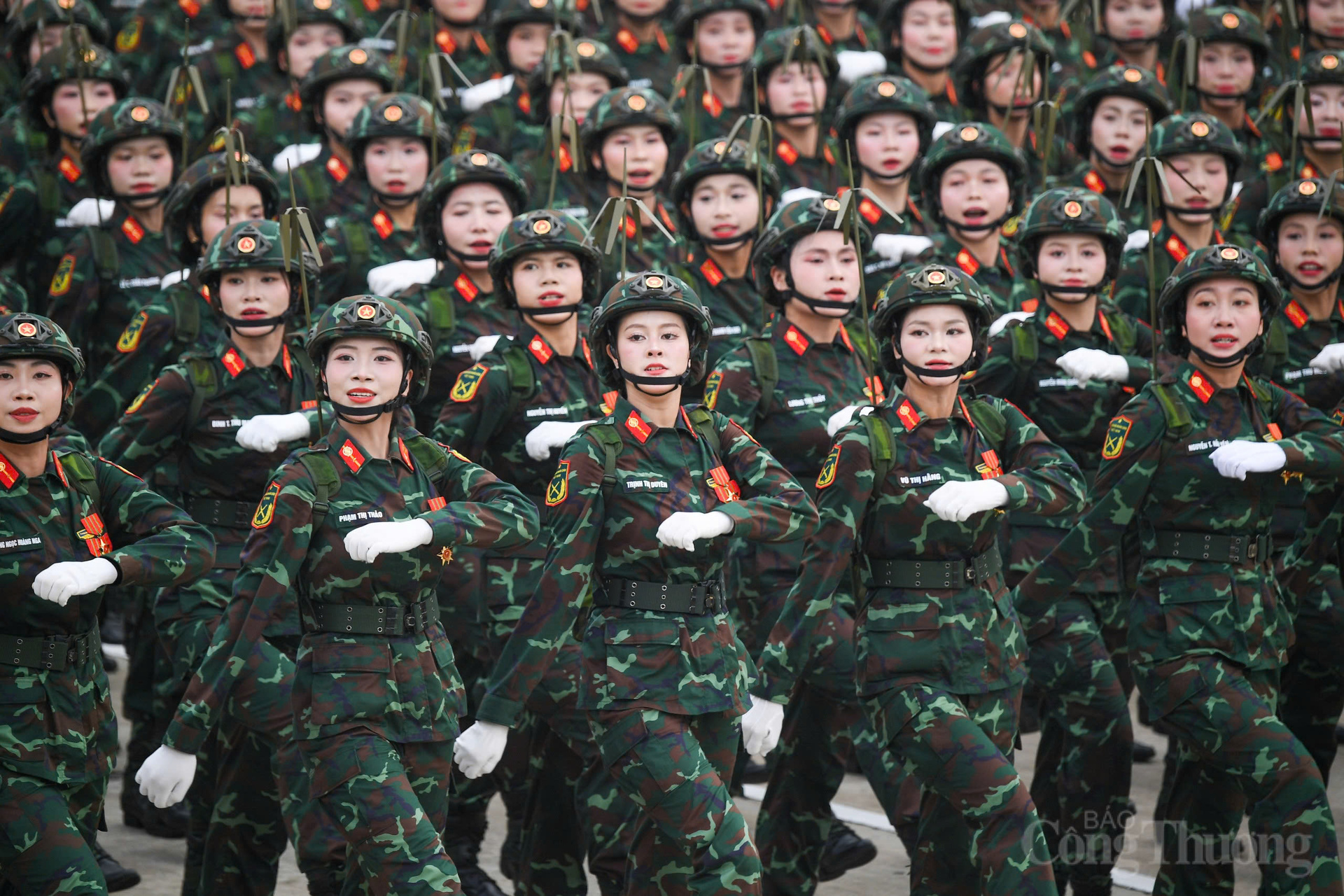 Khối nữ chiến sĩ thông tin - những bông hoa thép kiên cường của Quân đội nhân dân Việt Nam