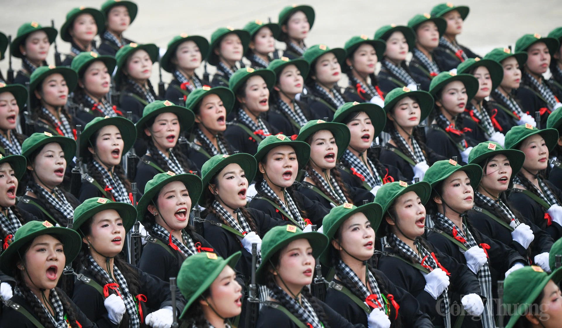 Khối nữ Du kích miền Nam - những “Cô Ba dũng sĩ tay súng, tay cày”, sục sôi ý chí “giặc đến nhà đàn bà cũng đánh"