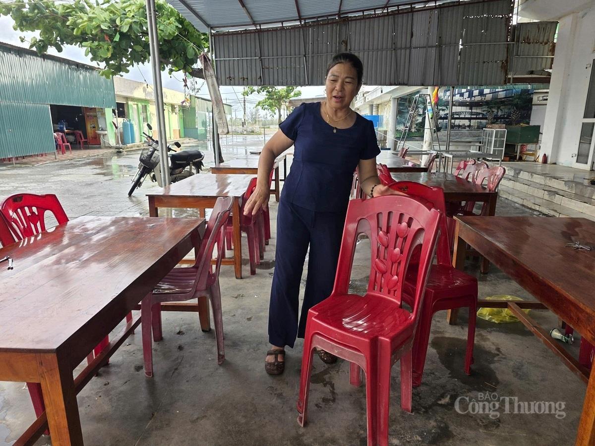 Chưa khắc phục xong thiên tai, người dân Hà Tĩnh lại tất tả ứng phó bão số 10 - 5