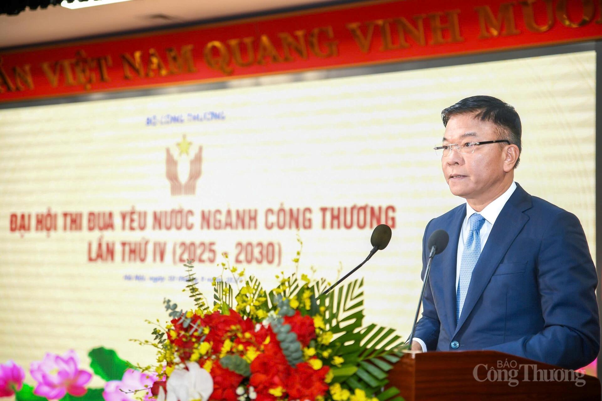 Phó Thủ tướng ghi nhận, các phong trào thi đua của ngành Công Thương được tổ chức triển khai sôi nổi, thiết thực, hiệu quả, thu hút được sự tham gia, hưởng ứng mạnh mẽ của cán bộ, công chức, viên chức, người lao động trong toàn ngành.