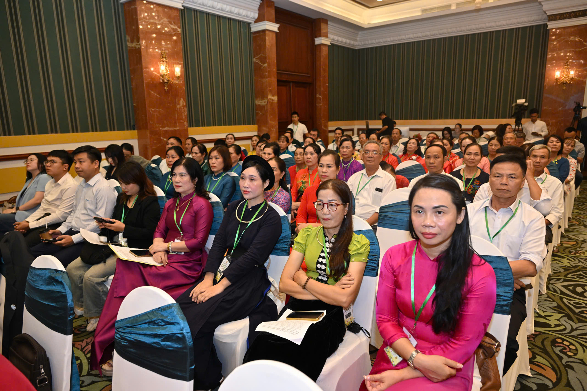 Diễn đàn với sự có mặt của các đại biểu đại diện cho nông dân đến từ 34 tỉnh/thành phố, để cùng trao đổi về kết nối thị trường và xây dựng thương hiệu quốc gia.