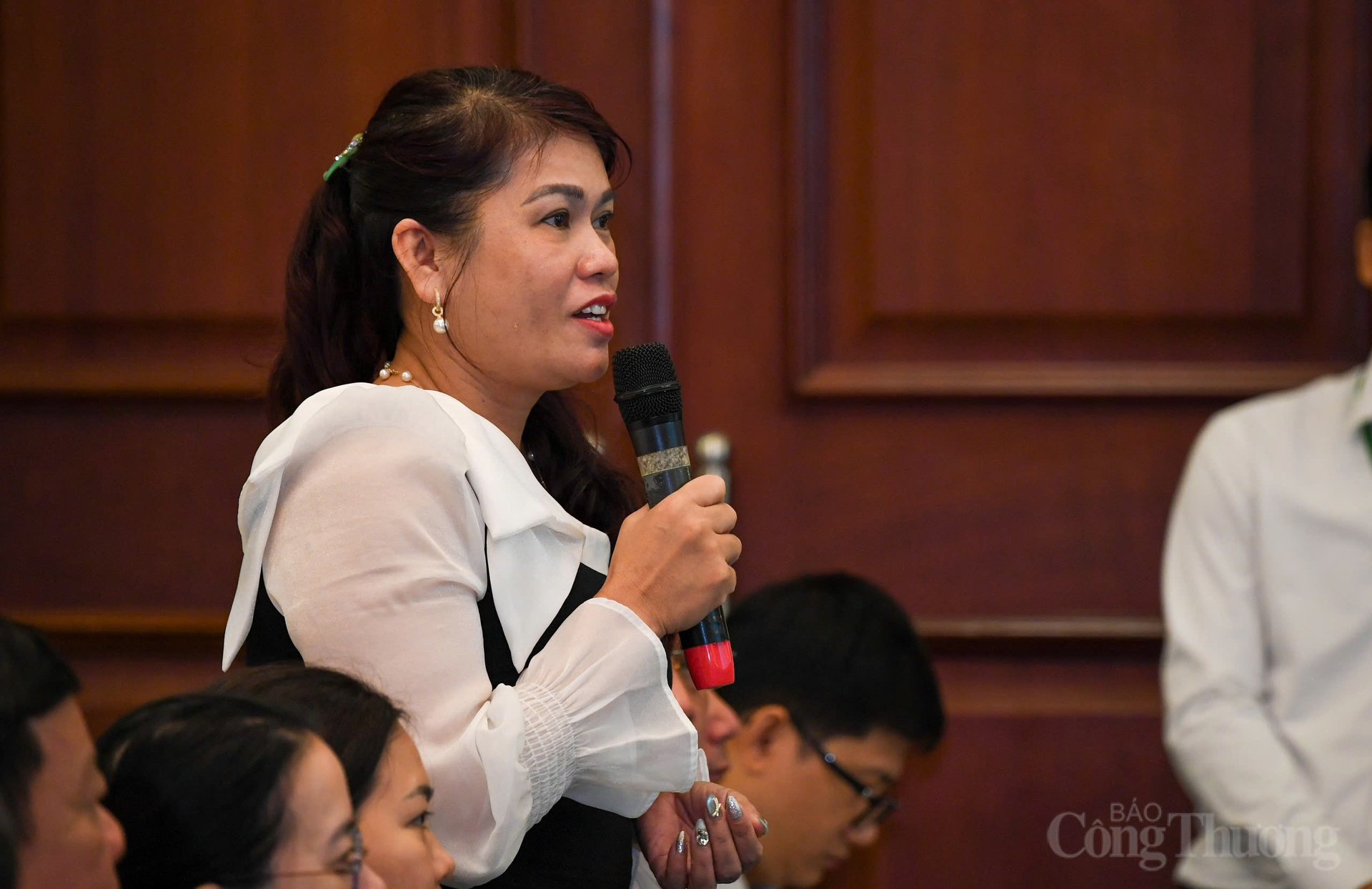 Bà Bùi Thị Hạnh Hiếu - Tổng Giám đốc Công ty CP Kinh doanh Chế biến Nông sản Bảo Minh kiến nghị đề xuất nhiều giải pháp thúc đẩy tiêu thụ nông sản của nông dân, HTX
