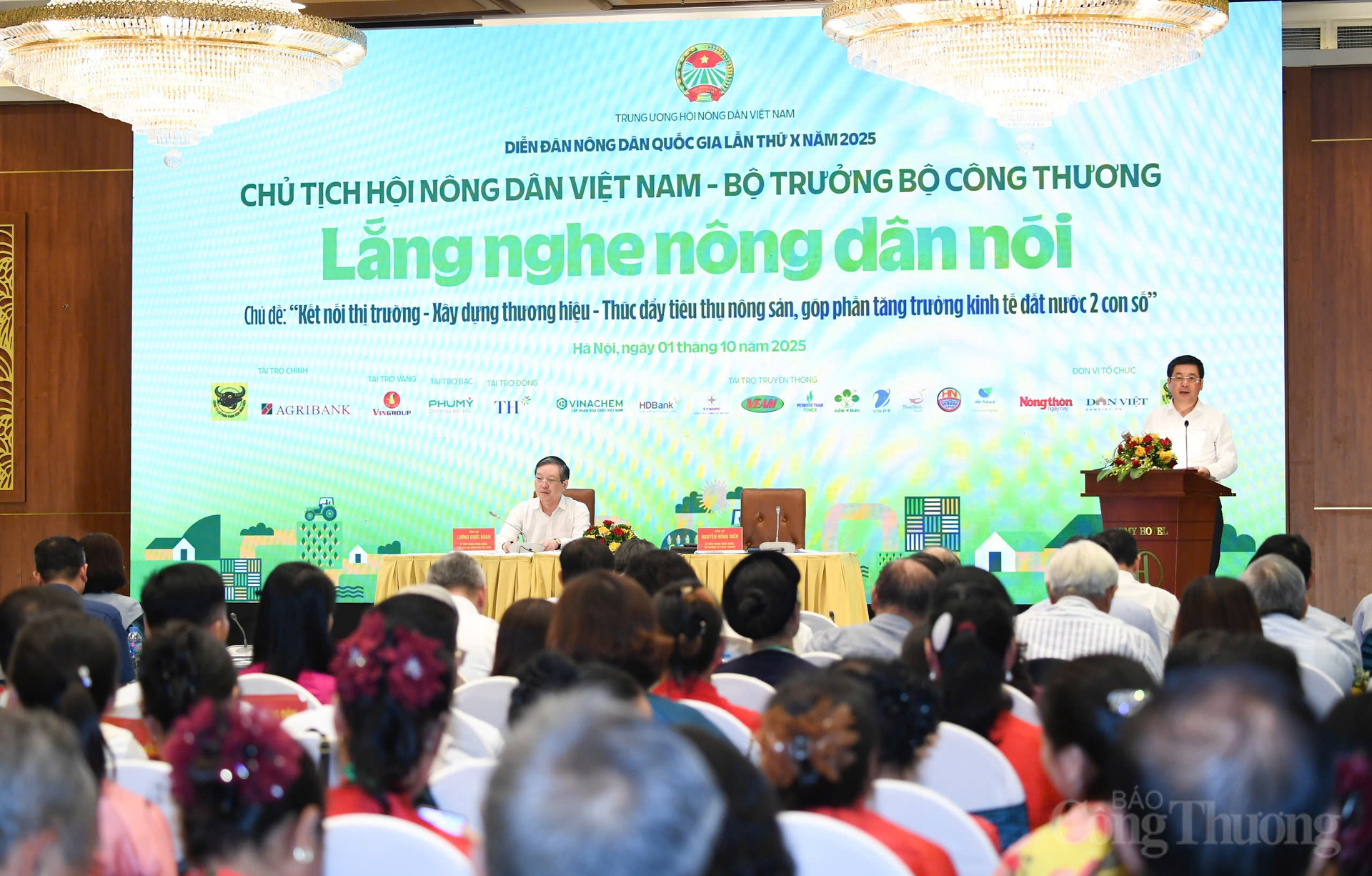 Bộ trưởng Nguyễn Hồng Diên đề nghị, nông dân, HTX xây dựng, quảng bá thương hiệu. lấy chất lượng, an toàn thực phẩm và chứng nhận xanh làm nền tảng để xây dựng, quảng bá thương hiệu nông sản Việt