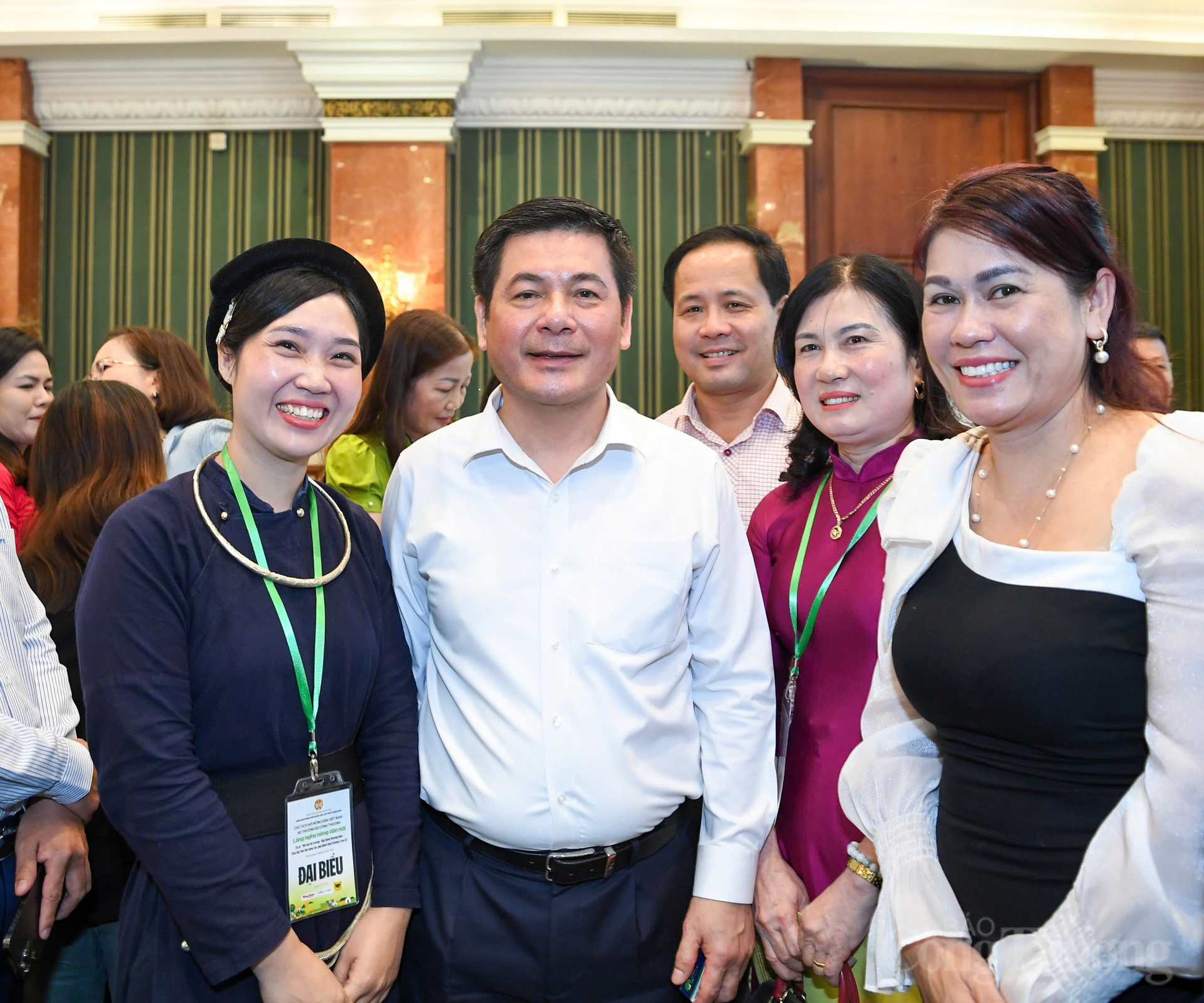 Với vai trò, chức năng của Cơ quan quản lý nhà nước về công nghiệp và thương mại, Bộ Công Thương cam kết đồng hành, phối hợp chặt chẽ với Hội Nông dân Việt Nam và các Bộ, ngành, địa phương trong xây dựng các cơ chế, chính sách khuyến khích, hỗ trợ phát triển công nghiệp chế biến, hệ thống logistics, xây dựng thương hiệu, kết nối thị trường, thúc đẩy tiêu thụ nông sản.