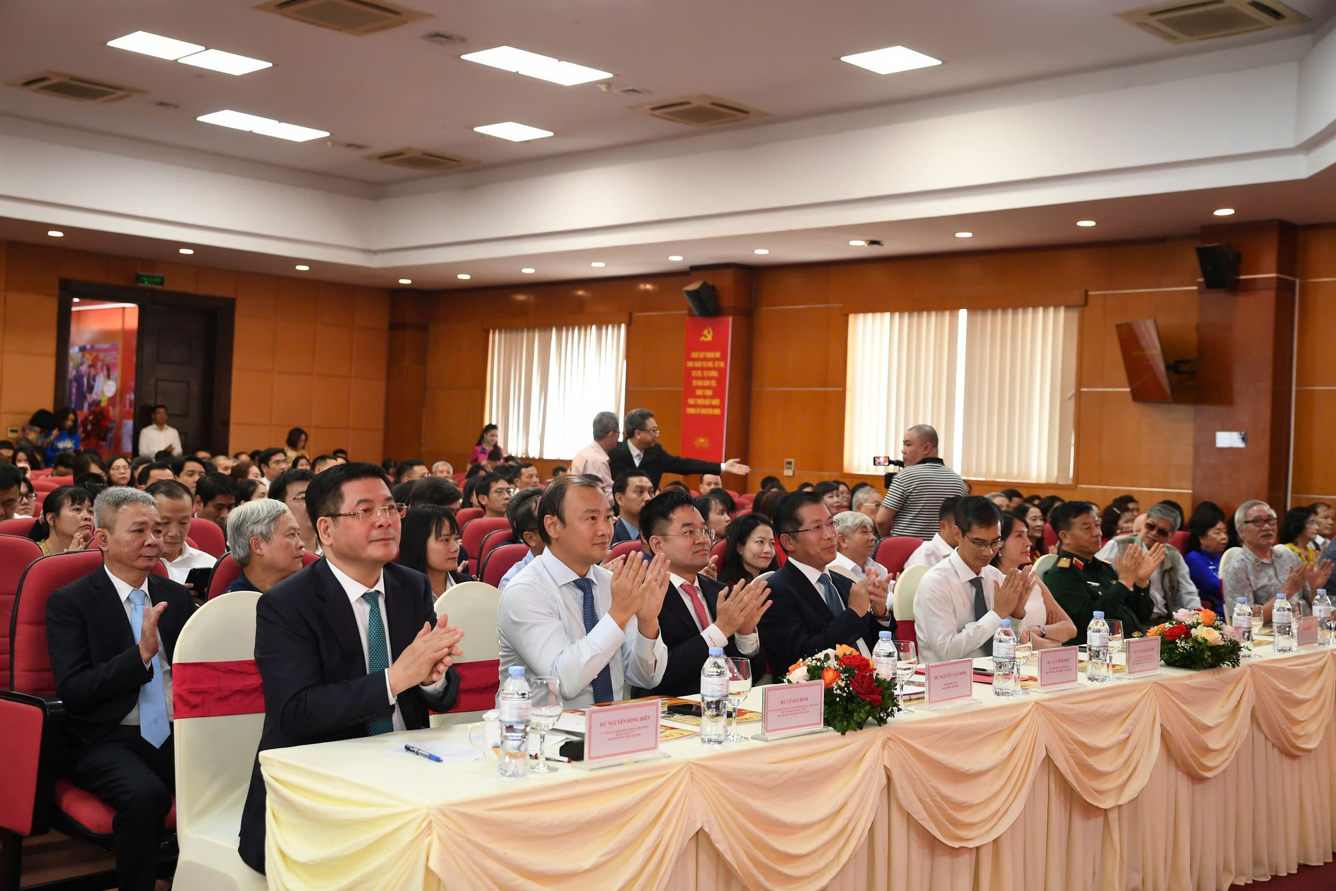 Các đại biểu tham dự sự kiện