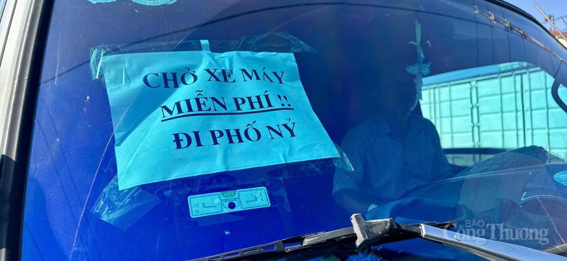 Hà Nội: Trung Giã, Đa Phúc ngập sâu, dân chế thuyền đi lại - 25