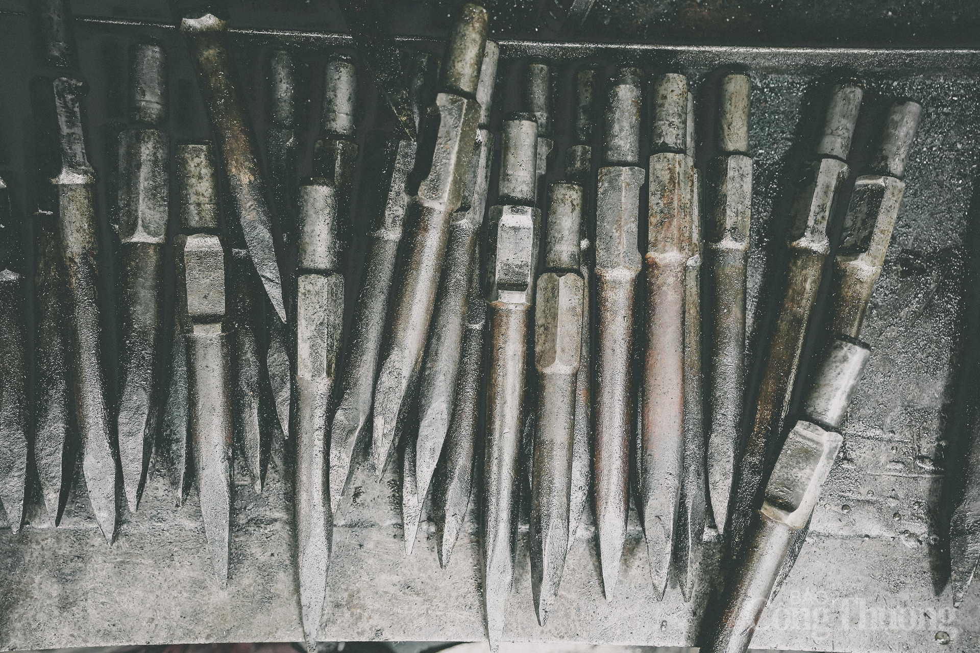 The last blacksmith 'keeping the fire' on the land of Lo Ren ancient town - 11