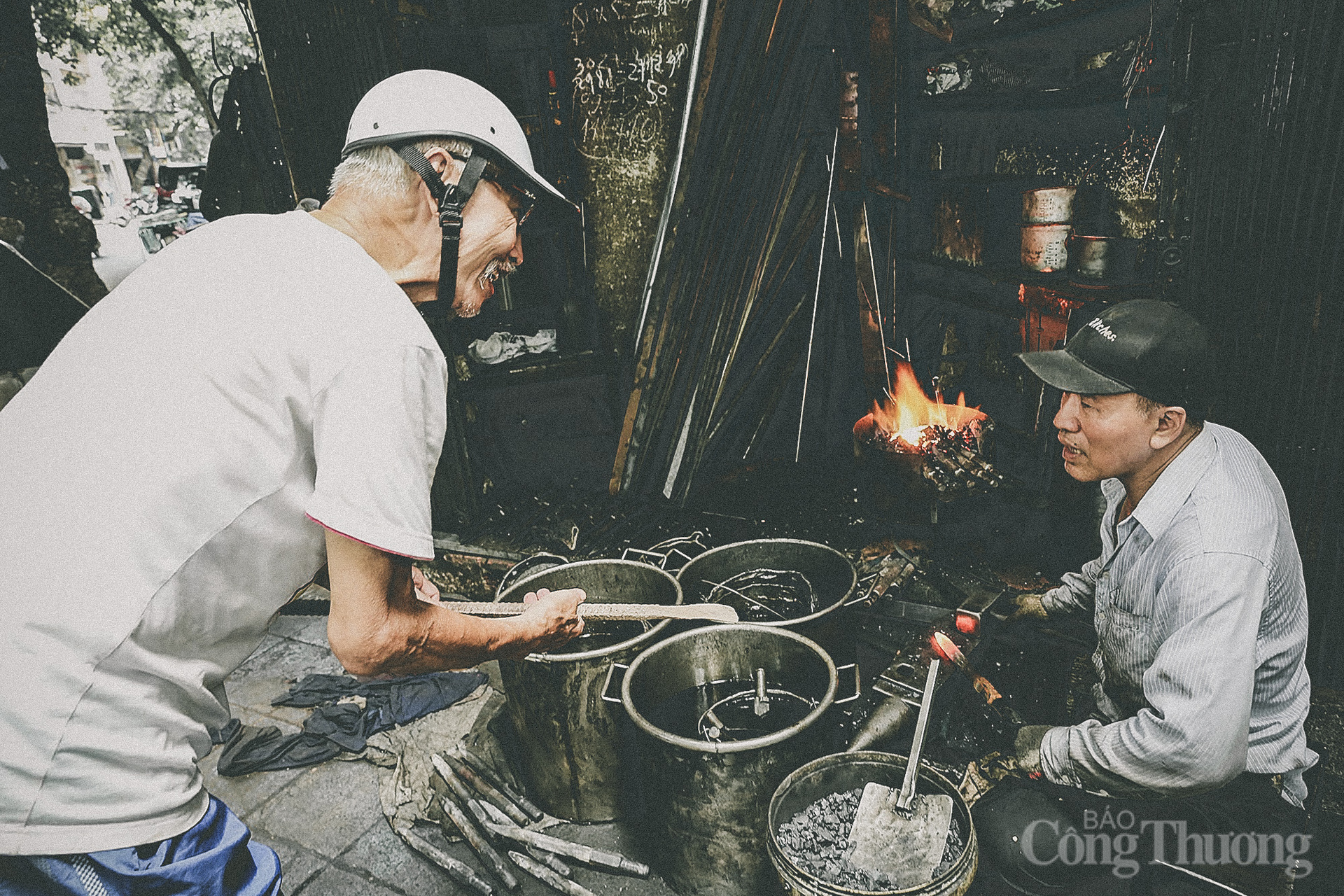 The last blacksmith 'keeping the fire' on the land of Lo Ren ancient town - 14