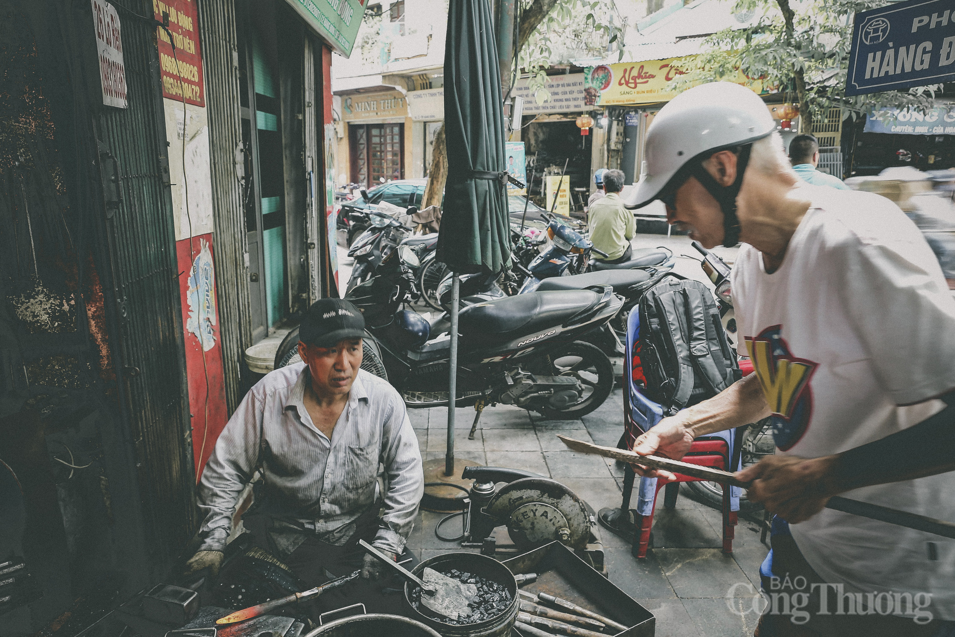 The last blacksmith 'keeping the fire' on the land of Lo Ren ancient town - 15