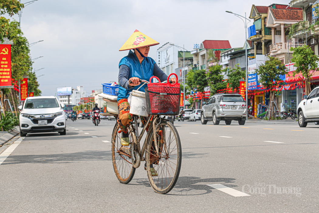 Hình ảnh về những 'bông hồng' mưu sinh trong ngày Phụ nữ Việt Nam - 5