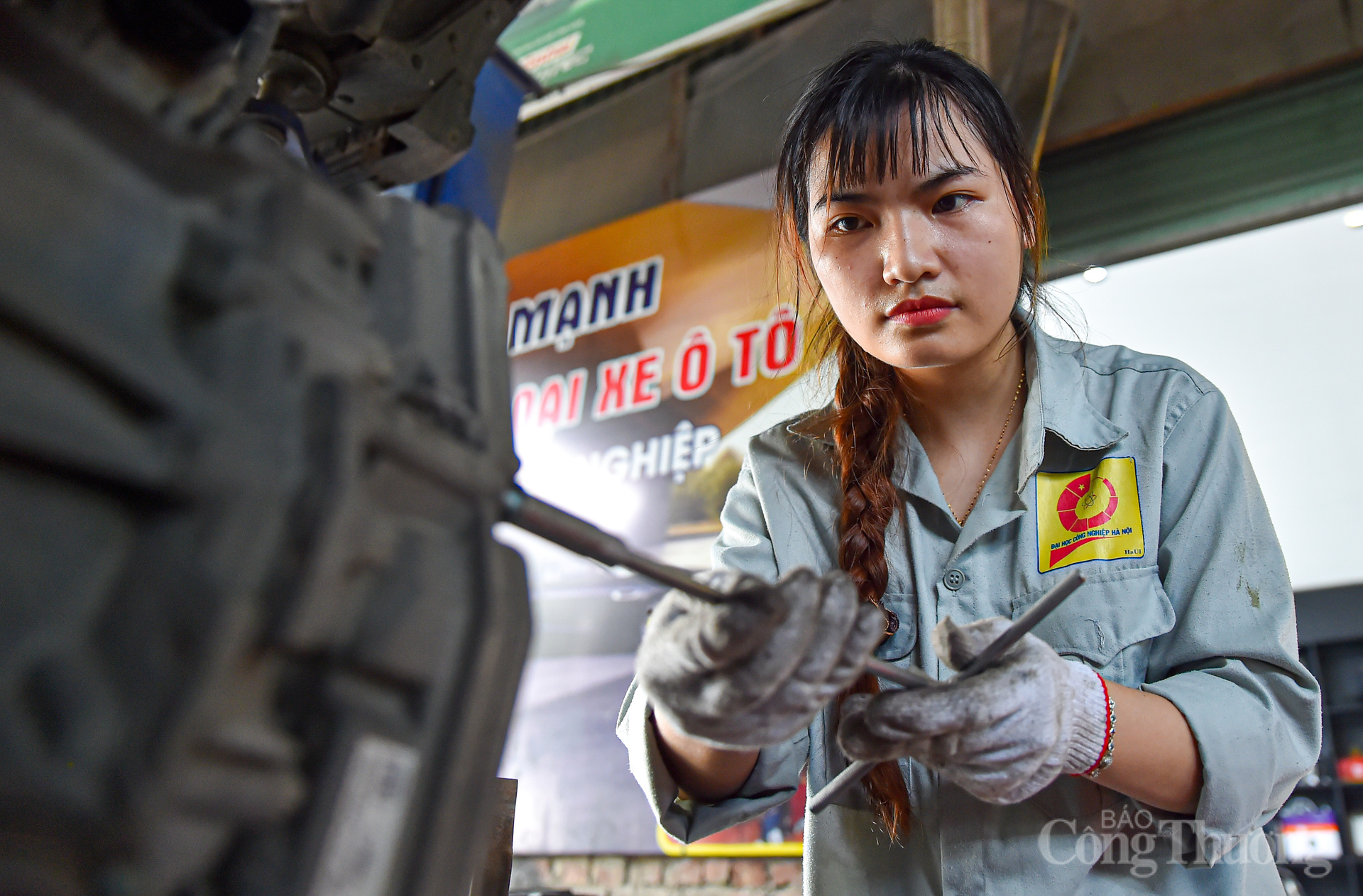La estudiante Trinh Thu Huong: Cumpliendo el sueño de ser 'médica' de automóviles - 13