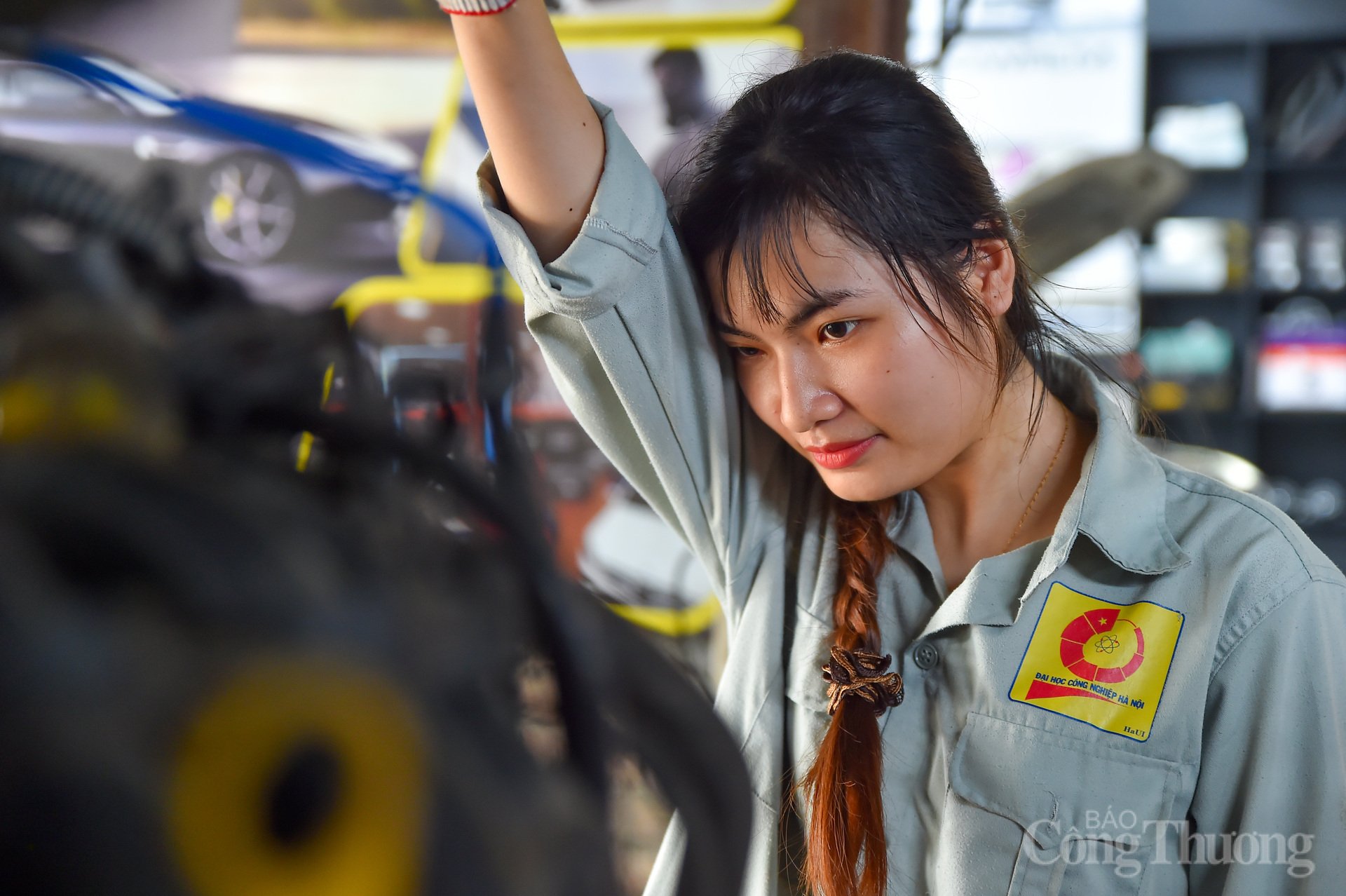 La estudiante Trinh Thu Huong: Cumpliendo el sueño de convertirse en 'médica' de automóviles - 19
