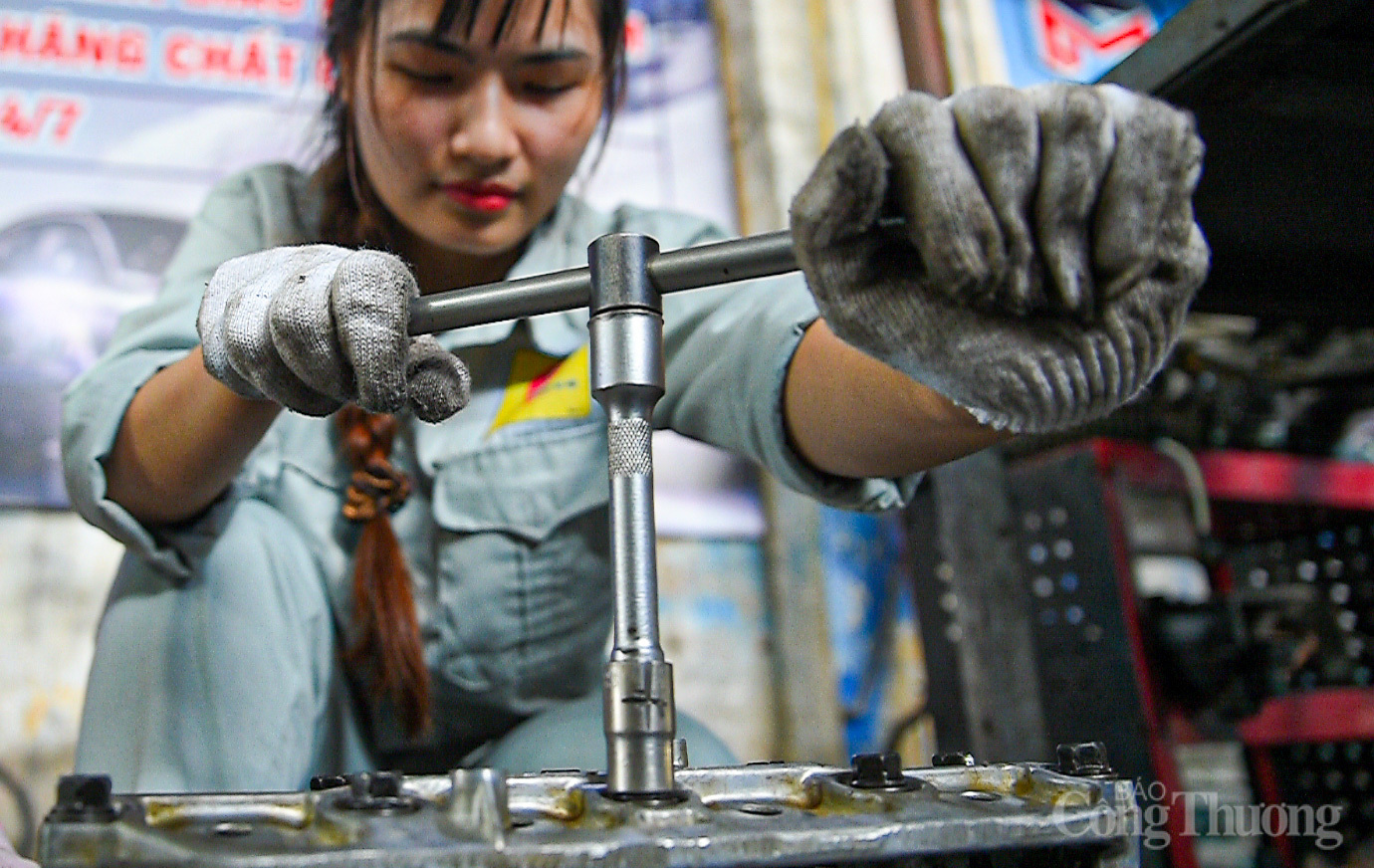 Con una sólida formación académica y práctica en el taller, Trinh Thu Huong aspira a graduarse como una excelente ingeniera. Su sueño no es solo ser la