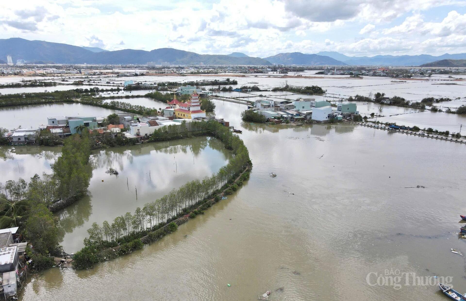Gia Lai: Giữa đổ nát hoang tàn, tình người neo lại sau bão Kalmaegi - 6